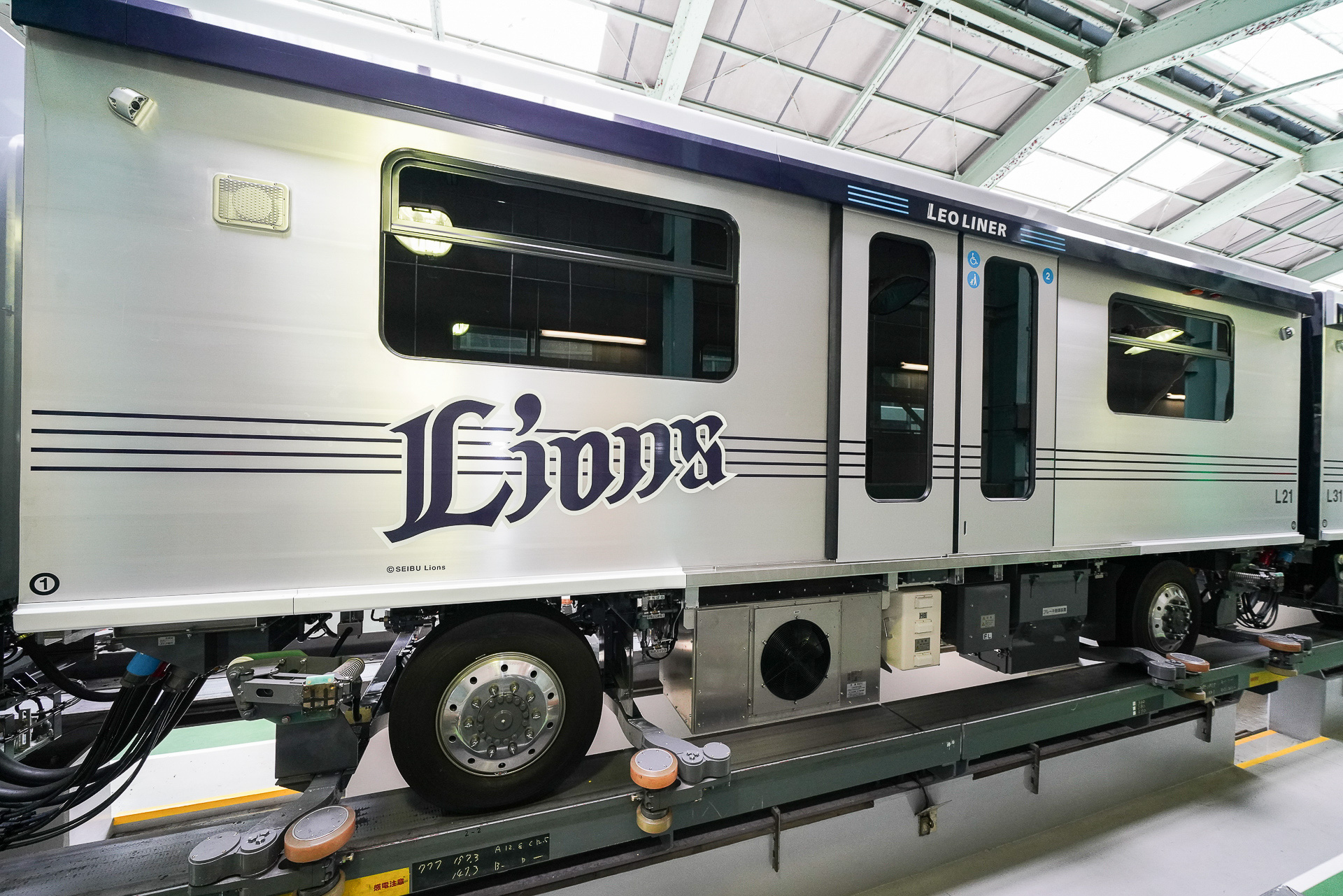 中間車は4輪電動客車