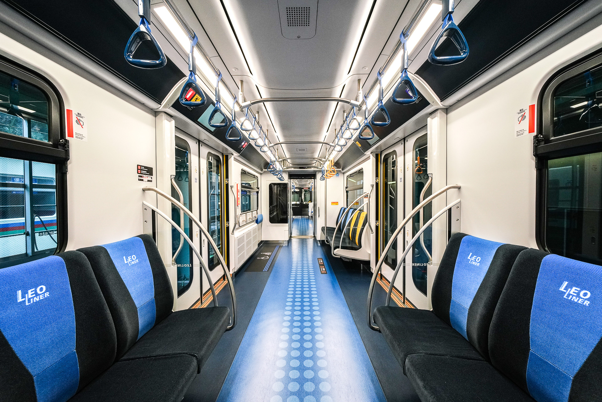 新型車両「L00系（レオけい）」車内