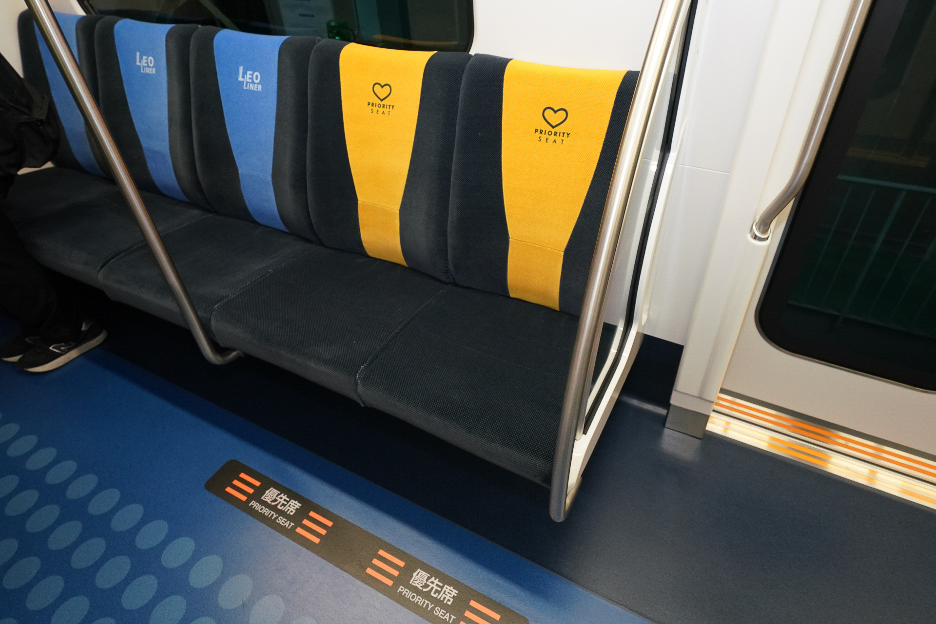 優先席が各車両に2席