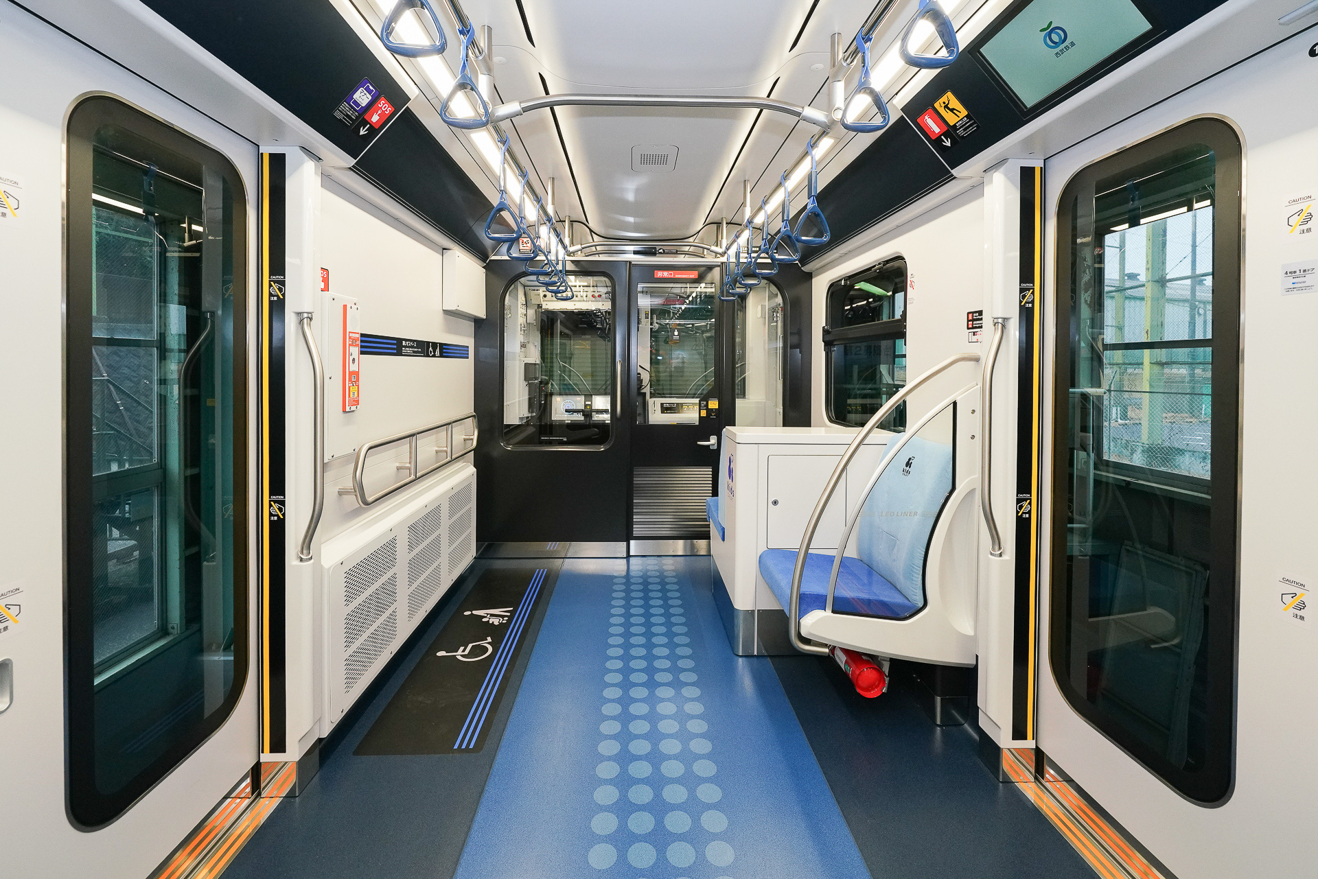 乗務員室後付近