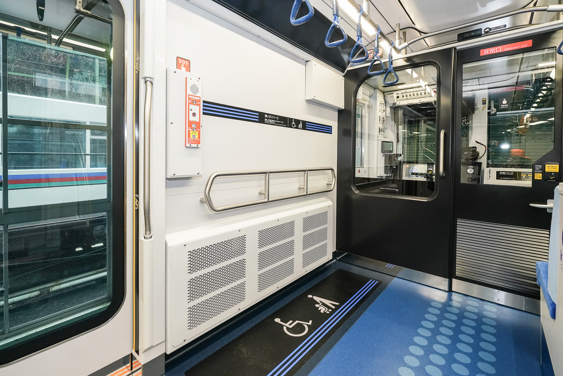 4車両すべてにある車椅子やベビーカーのためのスペース