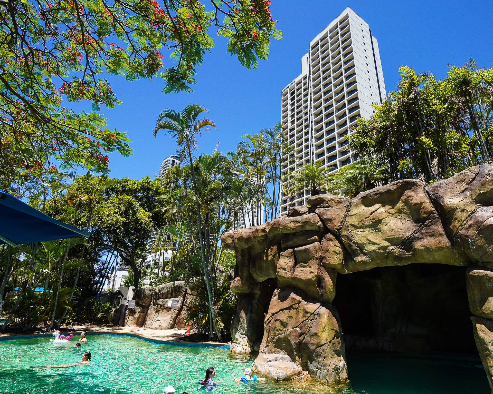 「JWマリオット・ゴールドコースト・リゾート＆スパ」。ホテルではプールやラグーンが楽しめる