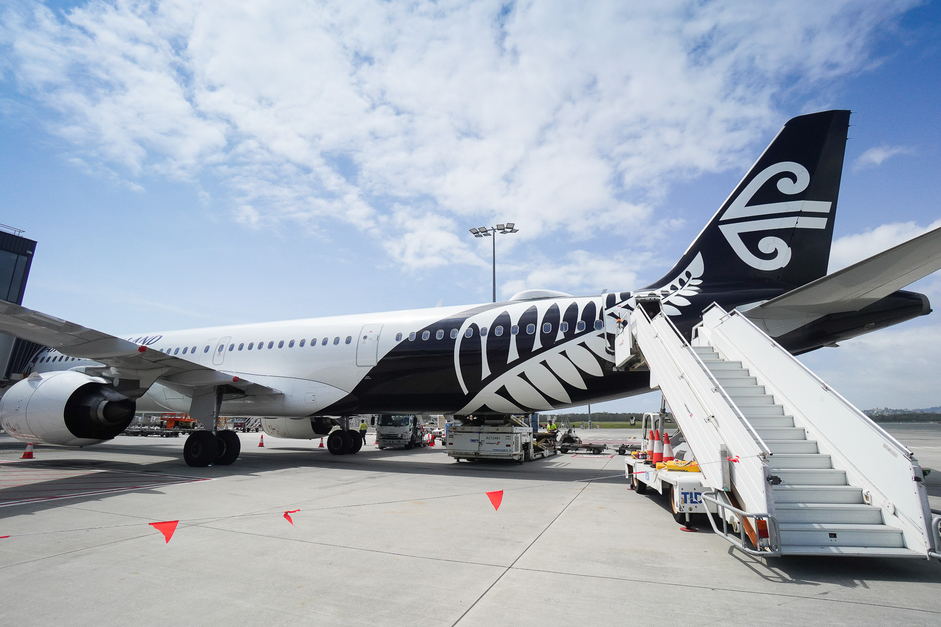 オークランドからゴールドコーストへの移動はニュージーランド航空の直行便、エアバス A321型機で