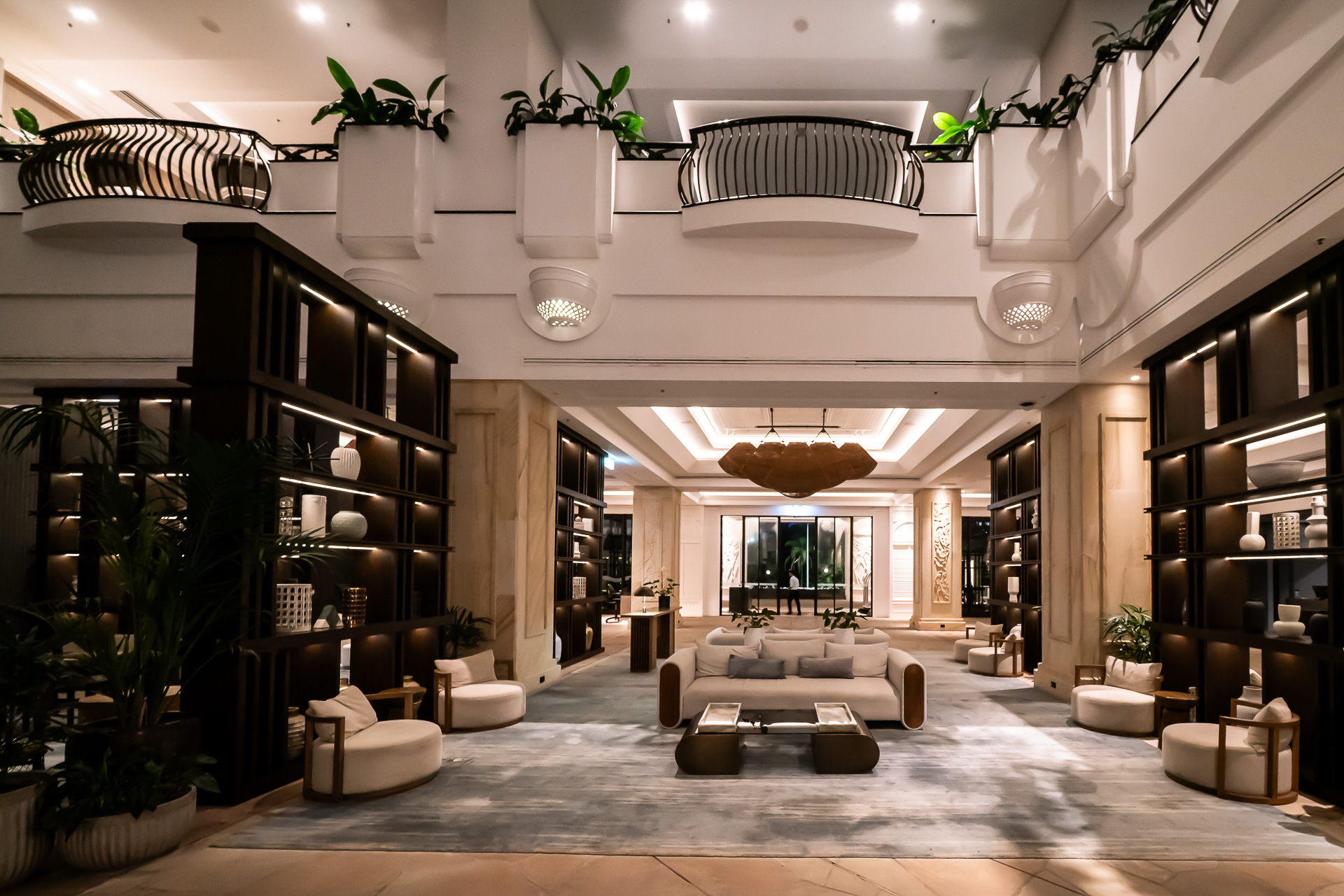 ロビーにはソファも置かれている