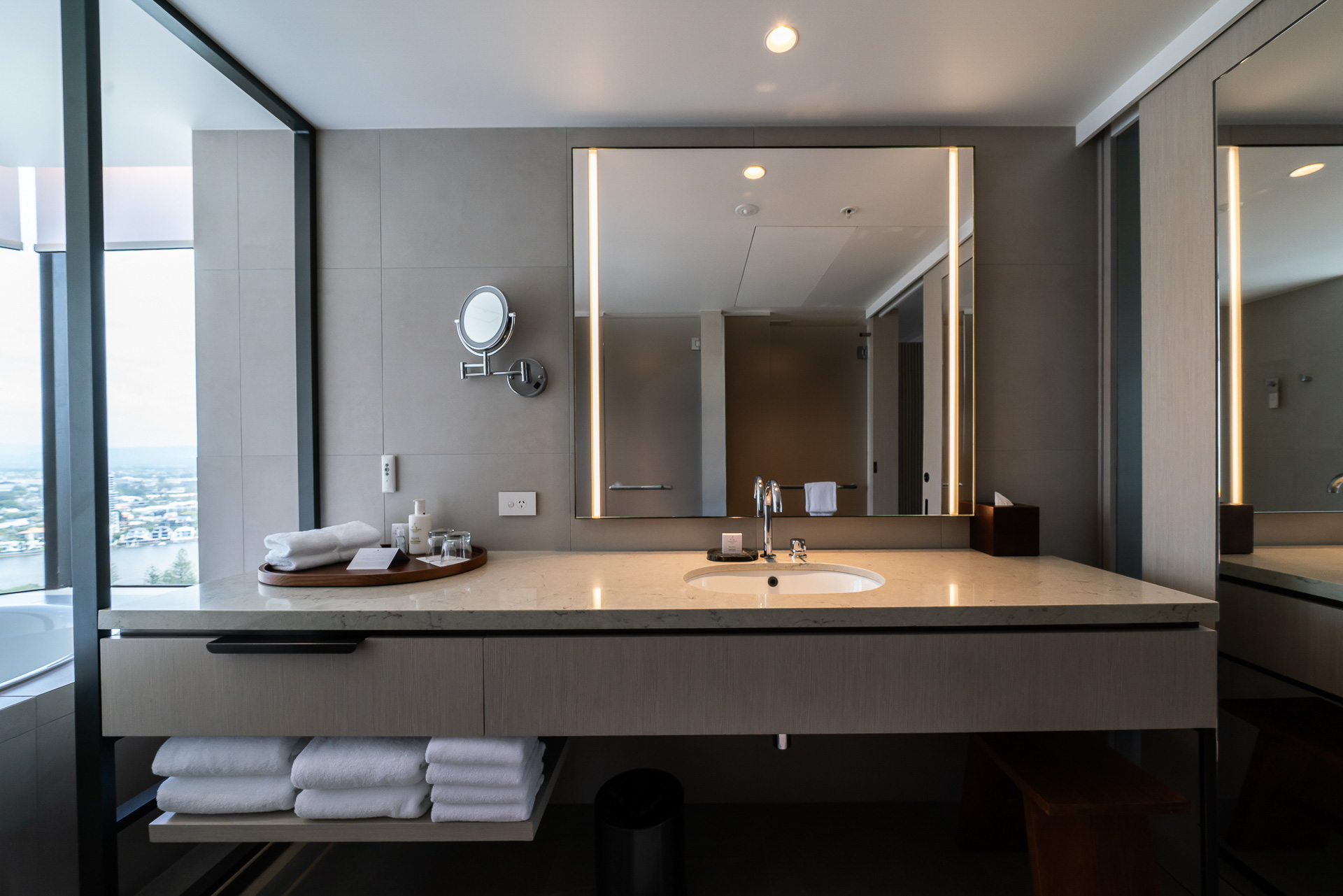 洗面台は1つだがとても広い