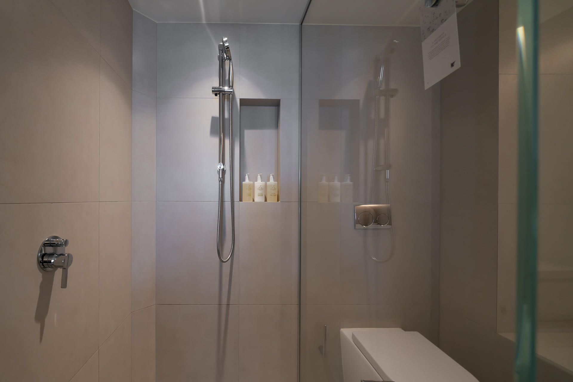 シャワーブース