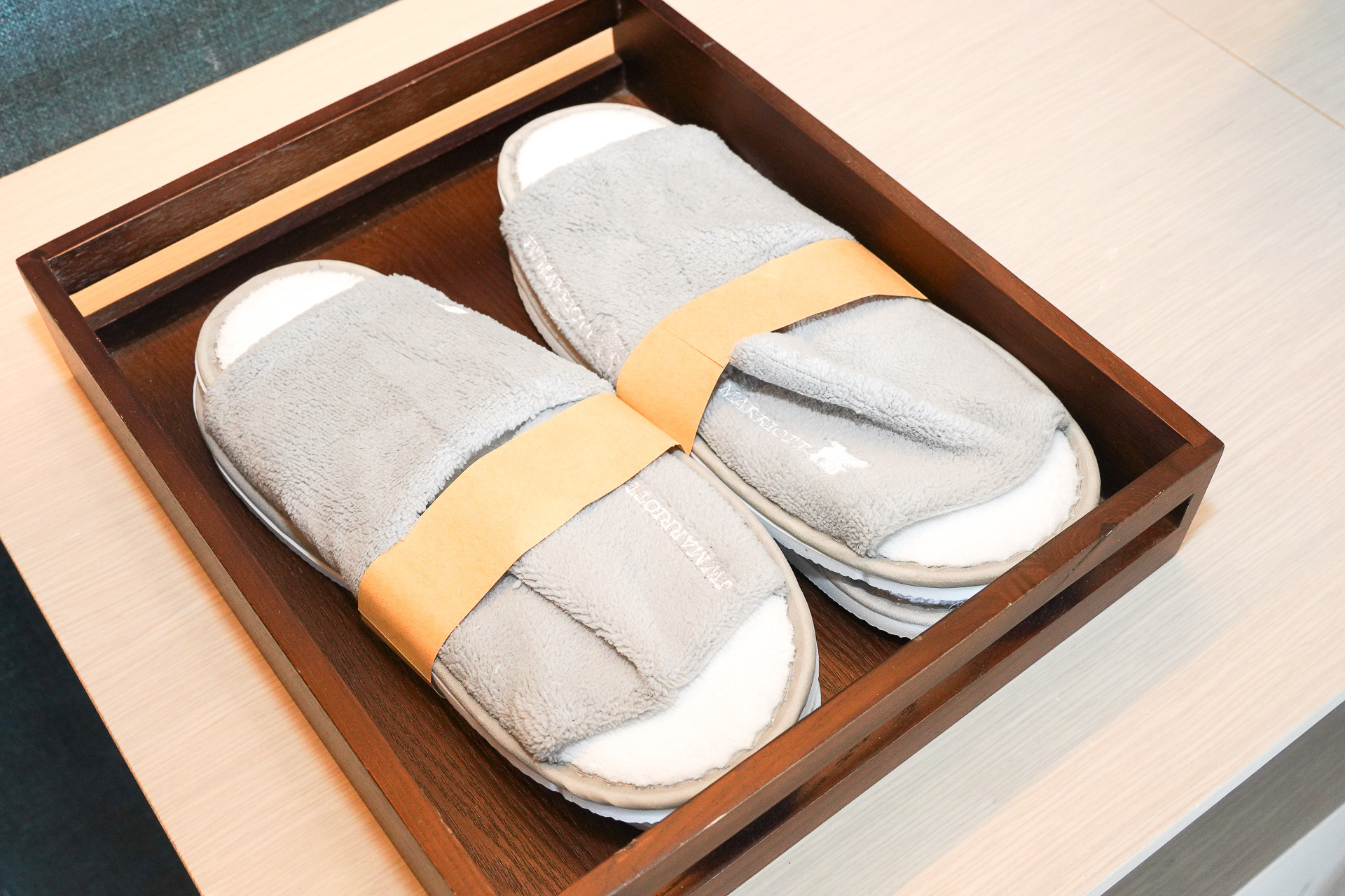 「JWマリオット」のネーム入りオリジナルスリッパ