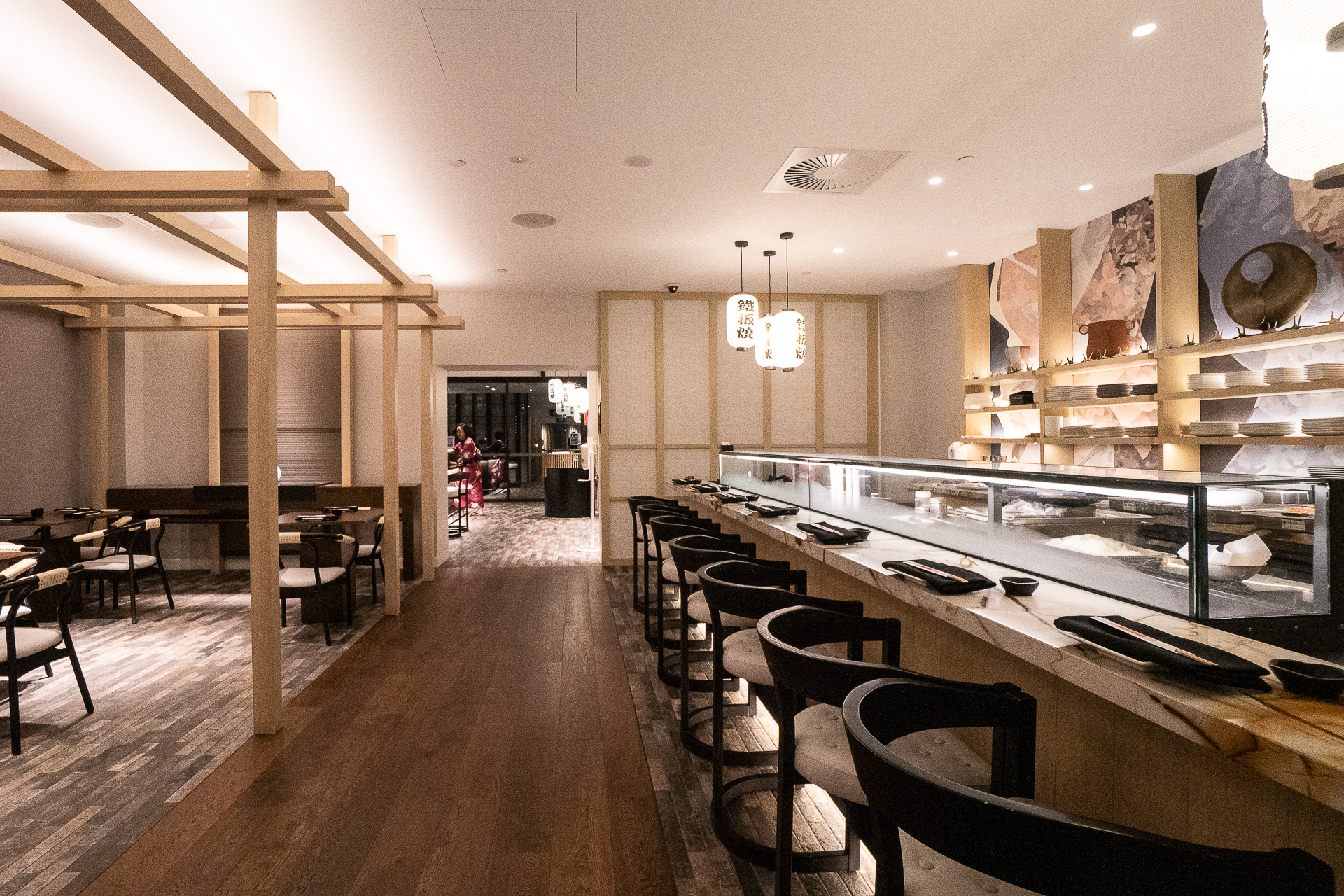 寿司カウンターも用意