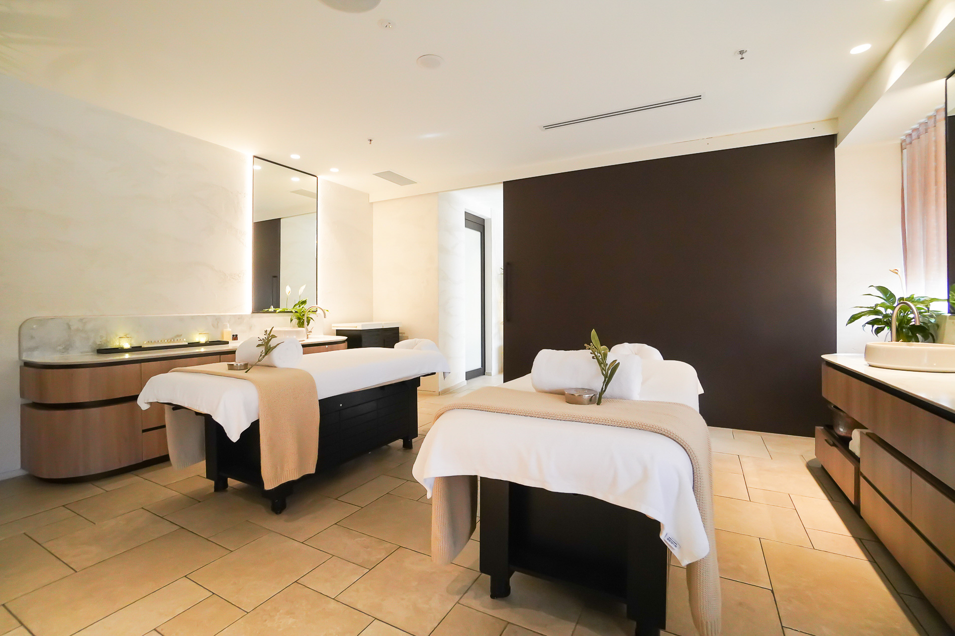 マッサージ施術の行なわれる部屋