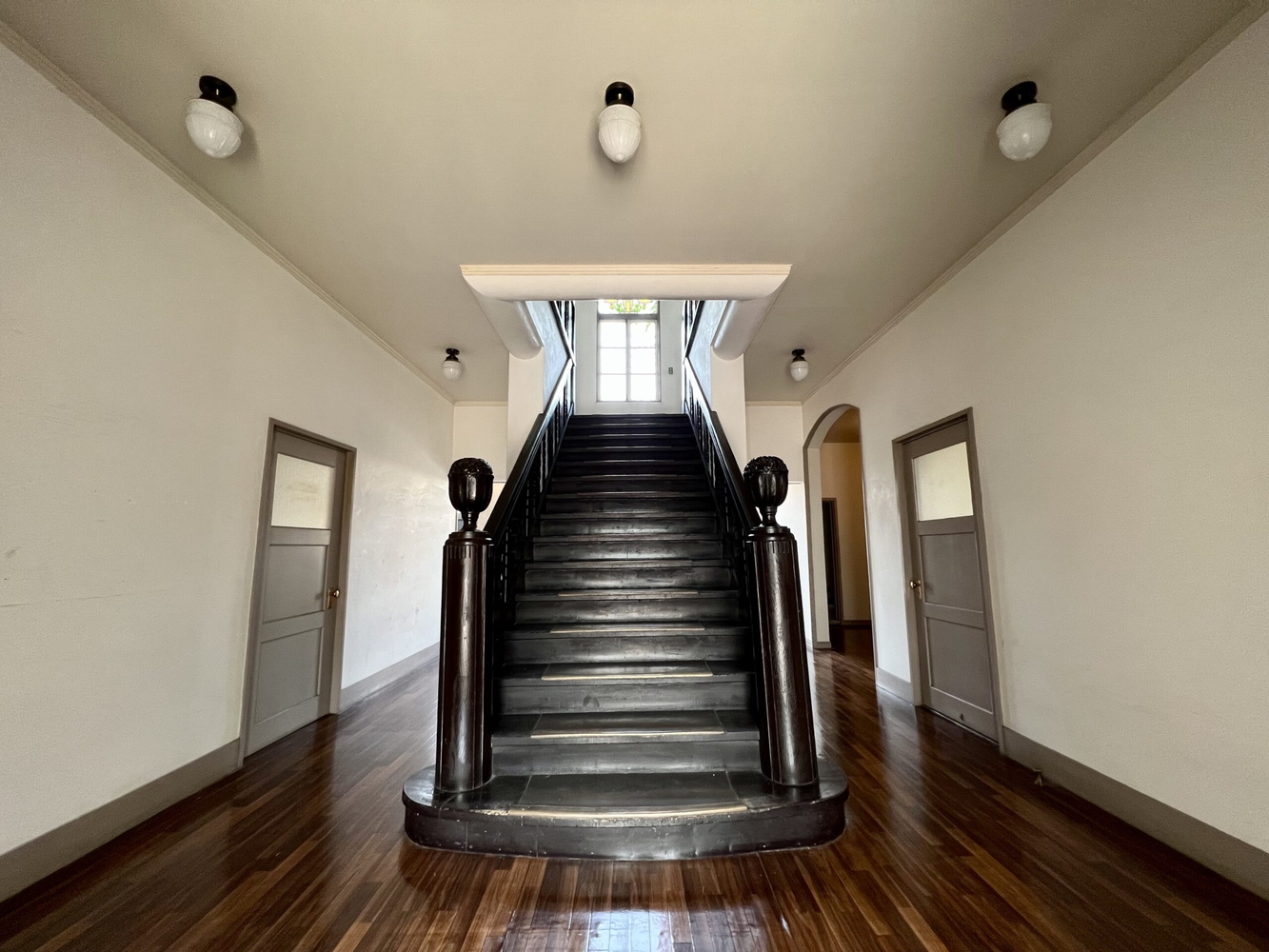 1階には函館発のクラフトビールブランド「white seed」が入る