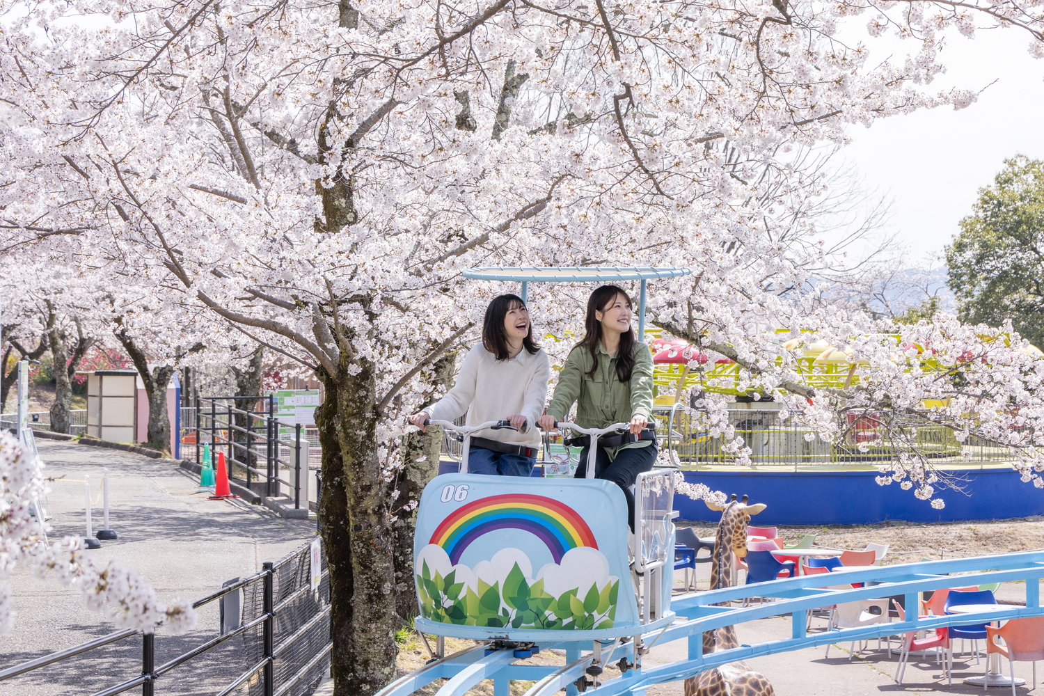 この時期ならではの「お花見アトラクション」を用意している