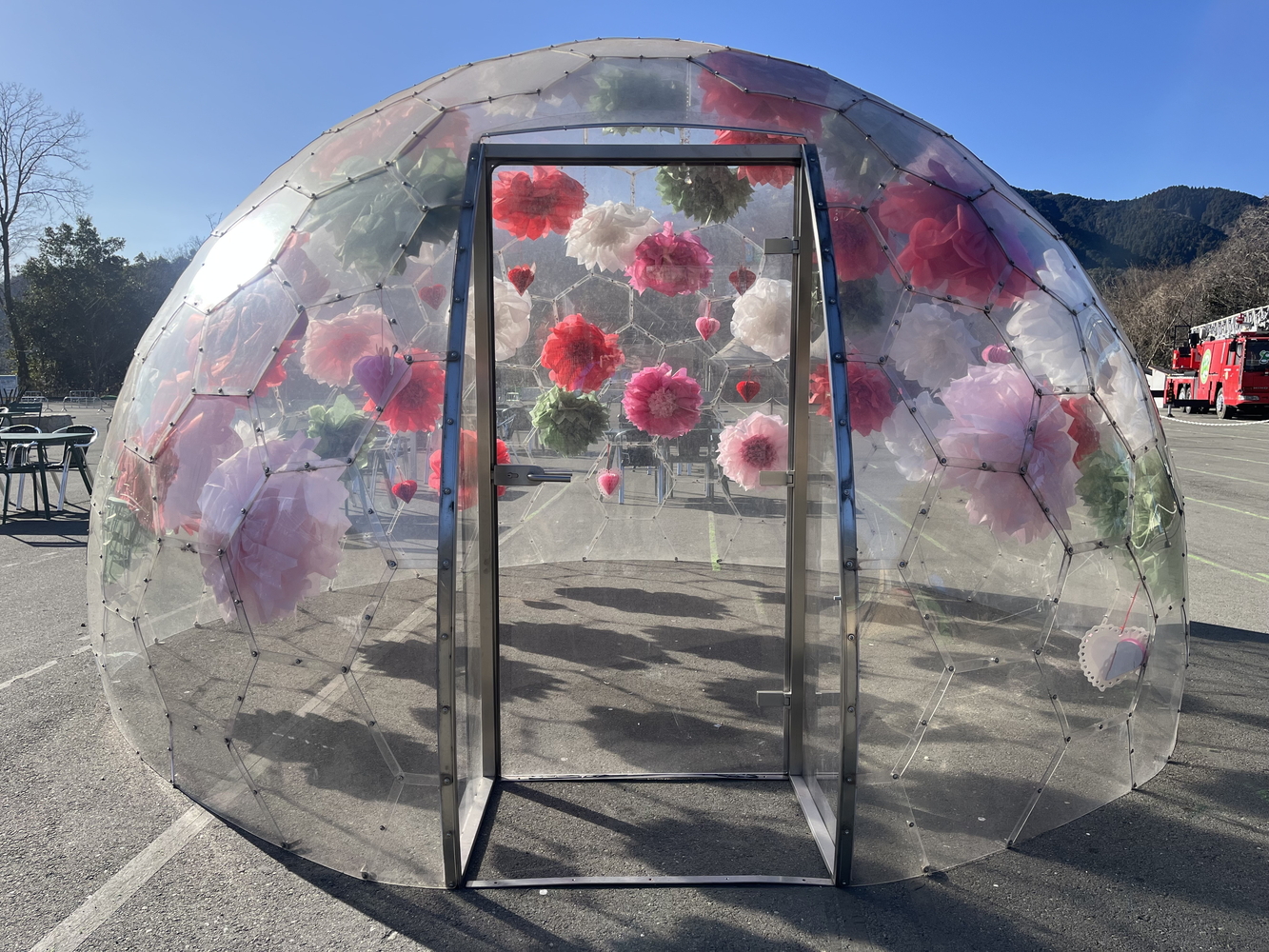 大輪の桜をイメージしたペーパーフラワーのドーム型フォトスポット