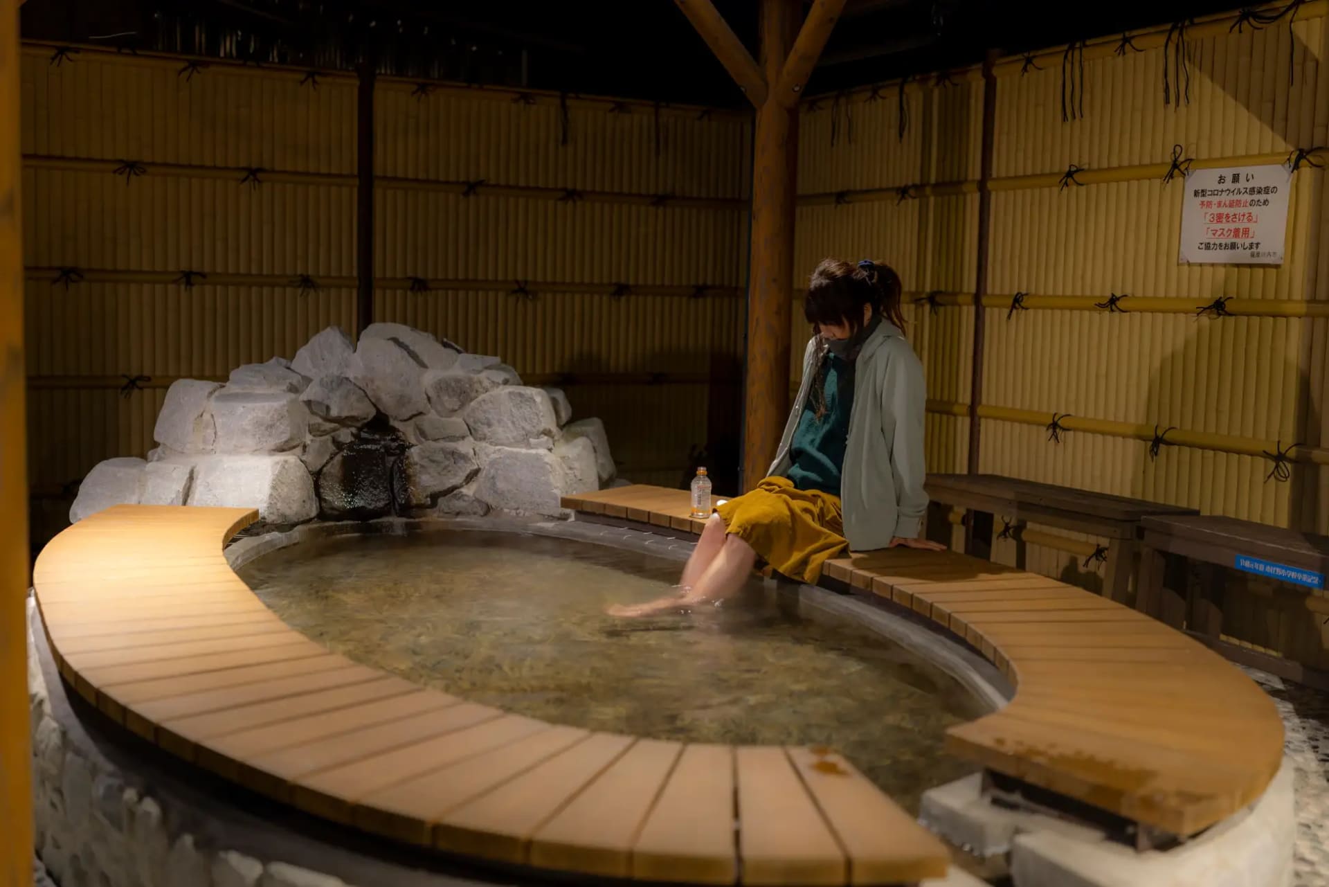 国定公園「甑島列島」の断崖絶壁をはじめ、観光スポットが点在。鹿児島県北西部に位置し、主要アクセスとして九州新幹線停車駅「川内駅」がある