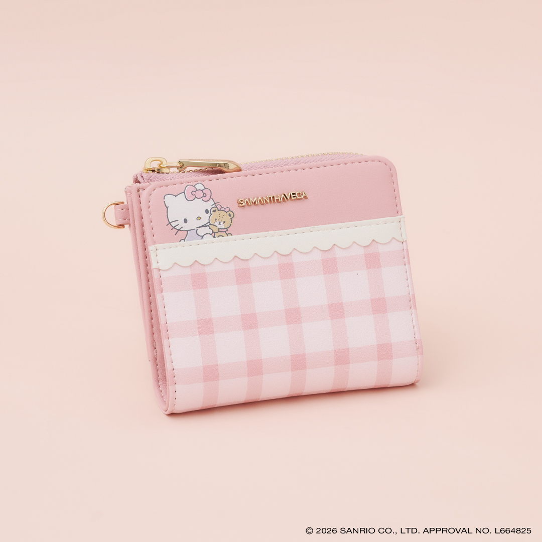 折財布（1万6280円）。ハローキティをイメージしたピンクのチェック柄