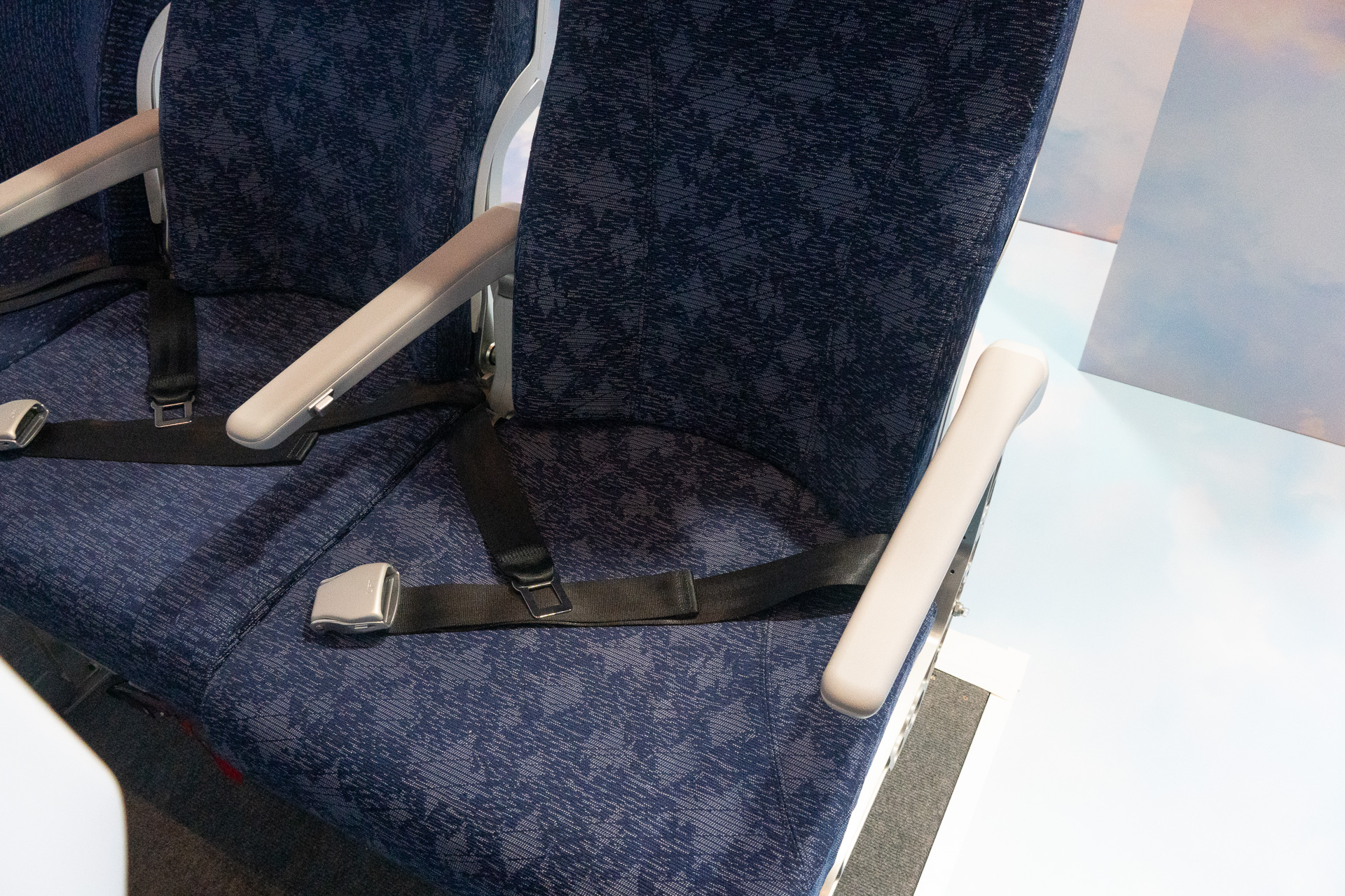 正面から見ても脇腹のサポートが大きく膨らんでいることが分かる