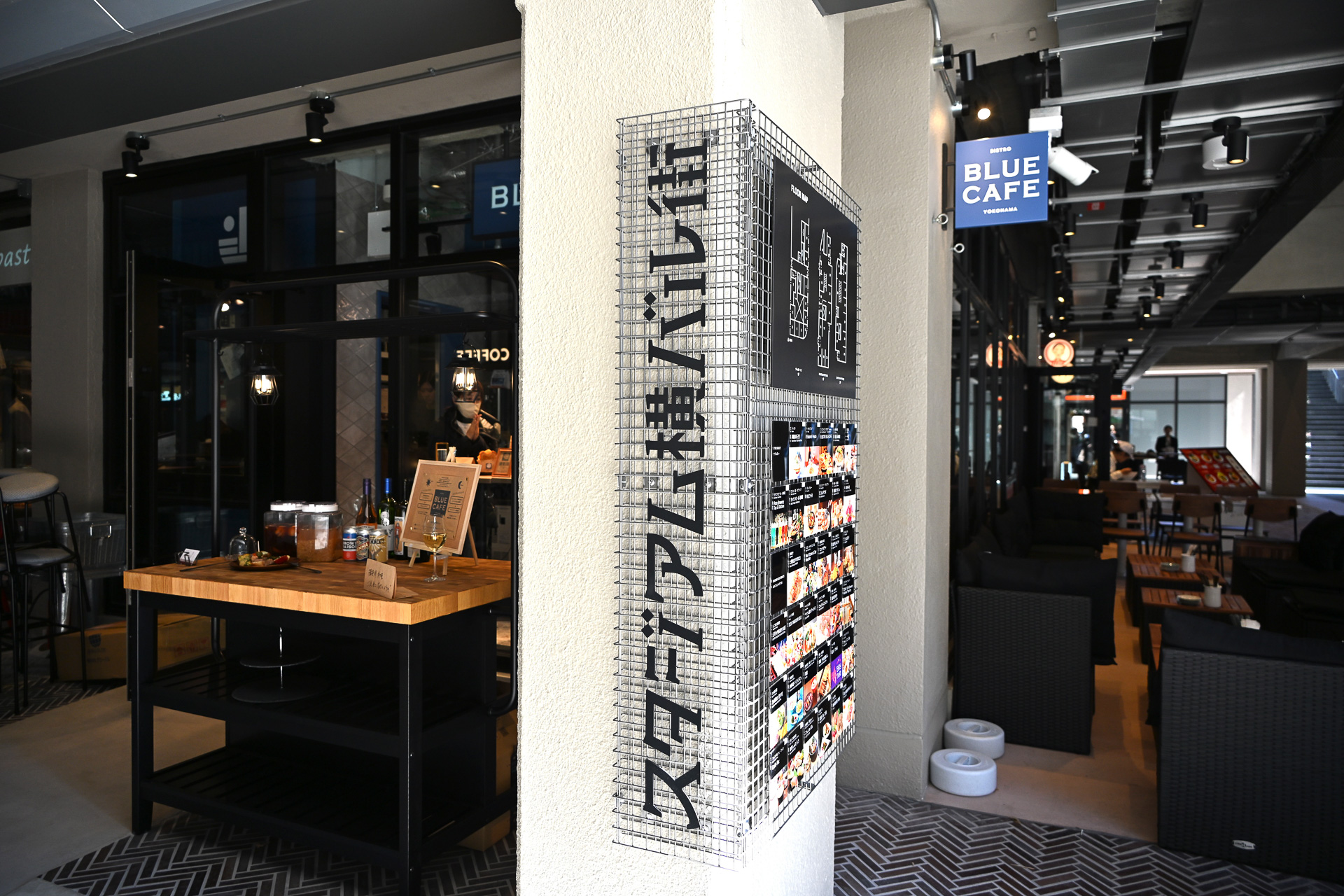 「スタジアムサイドテラス」は2棟にまたがる飲食店街の集合体だ