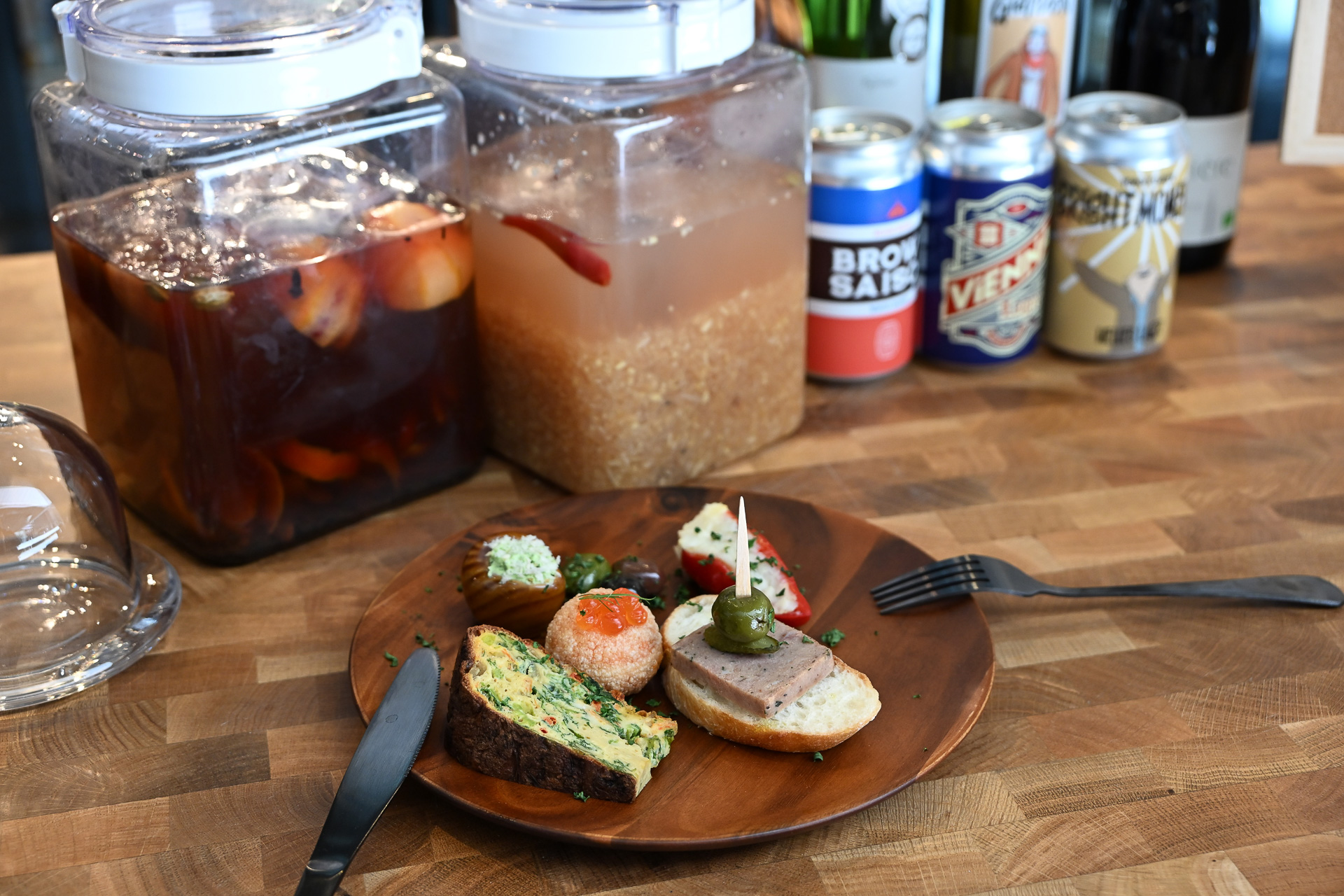 「BISTRO BLUE CAFE」ではパスタとワインを