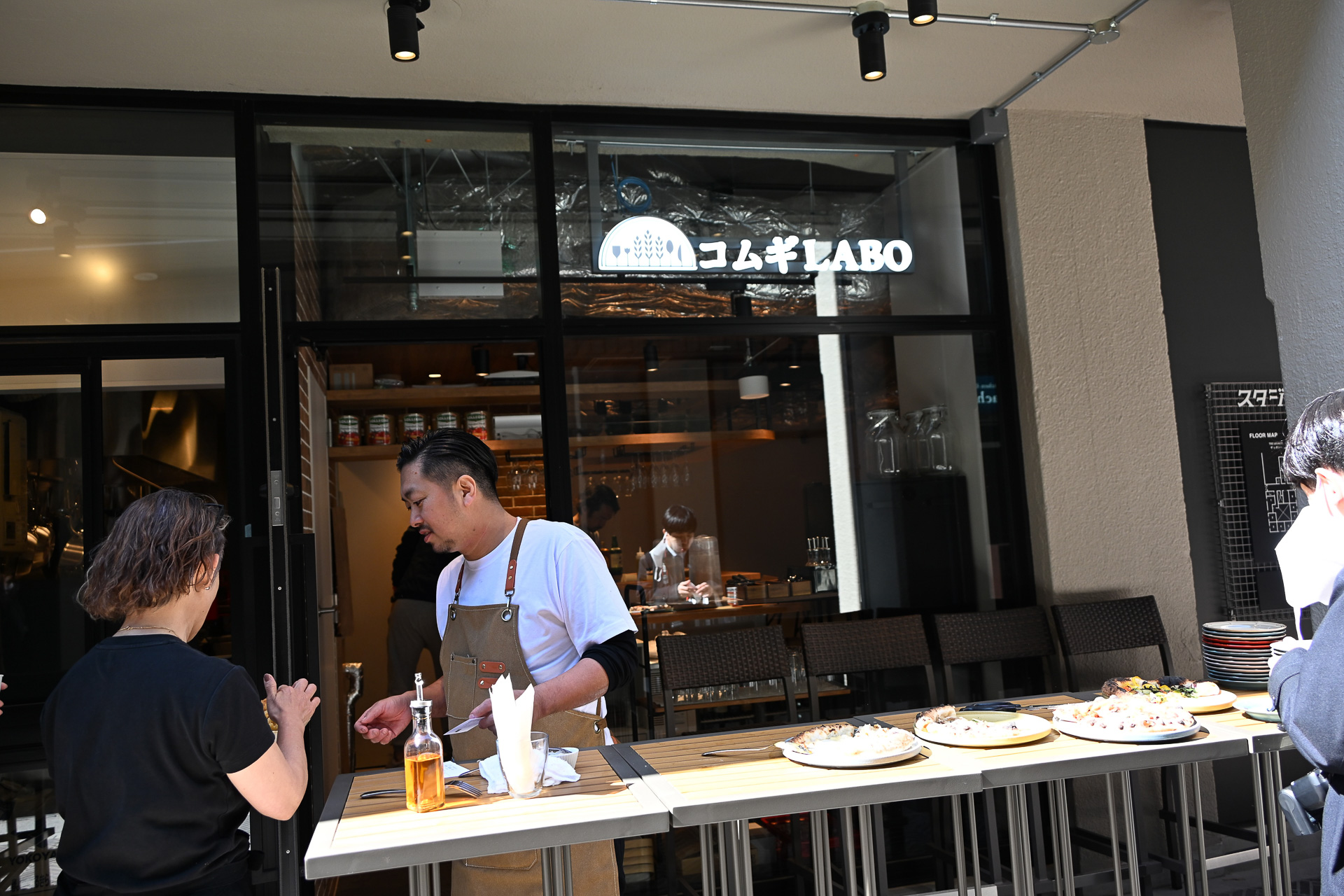 「コムギラボ」では外カリッ、中もちっなピザを半浴び