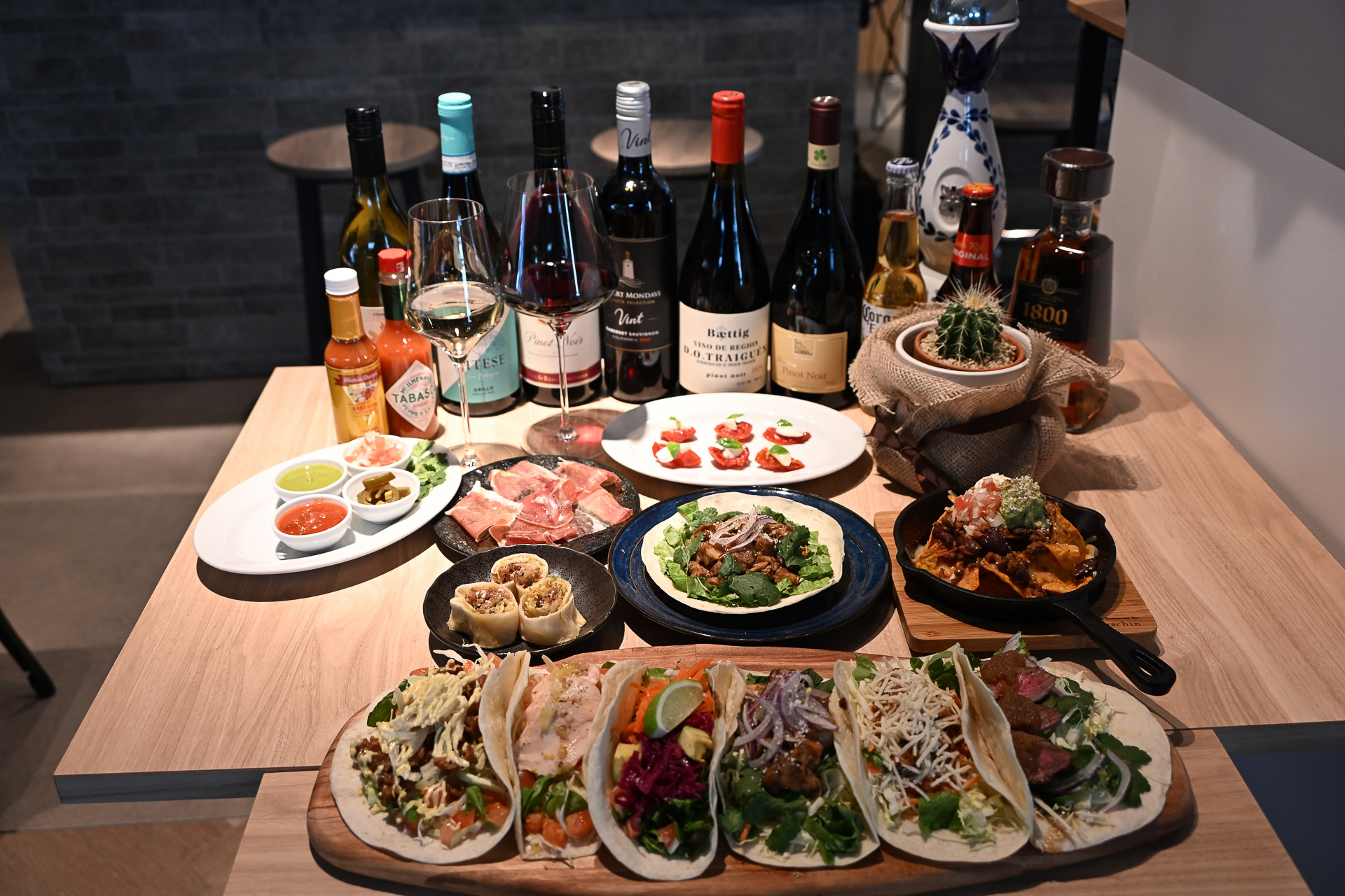 定番のタコスやモダンメキシカンを提供する「Mex Kitchen＆Bar Maachin」