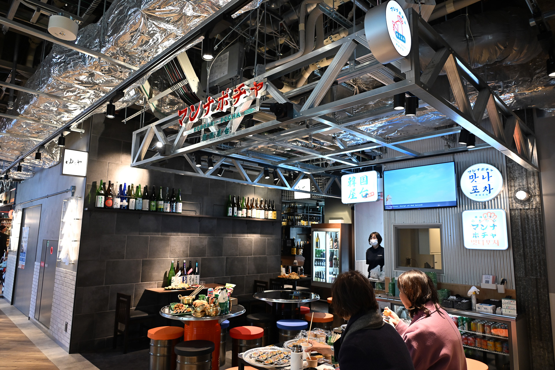 横浜市中区に店を構える韓国料理店「マンナポチャ」も出展