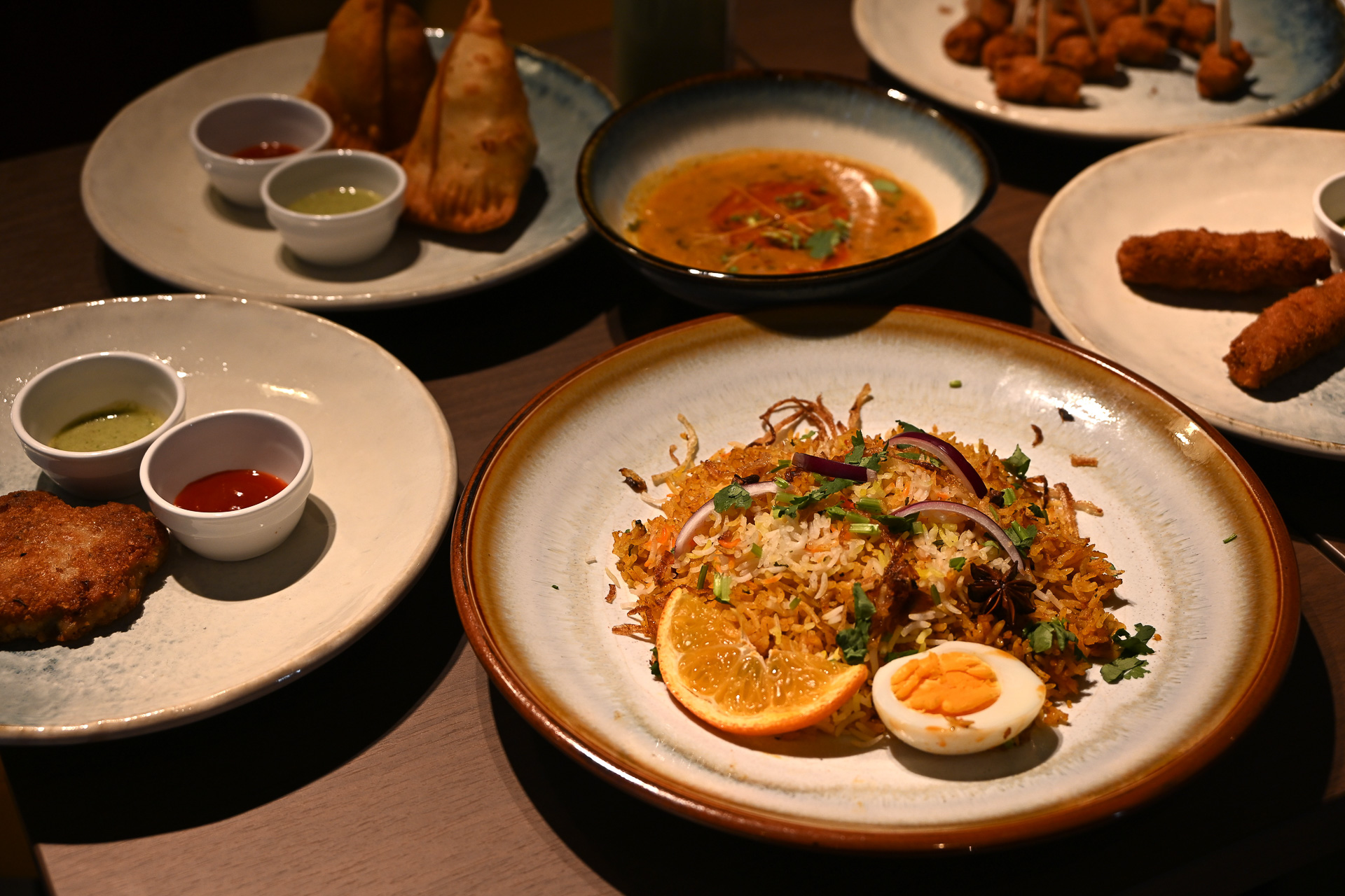 タンドリーチキンやナンなど多国籍料理「DESI TANDOOR B.B.Q」