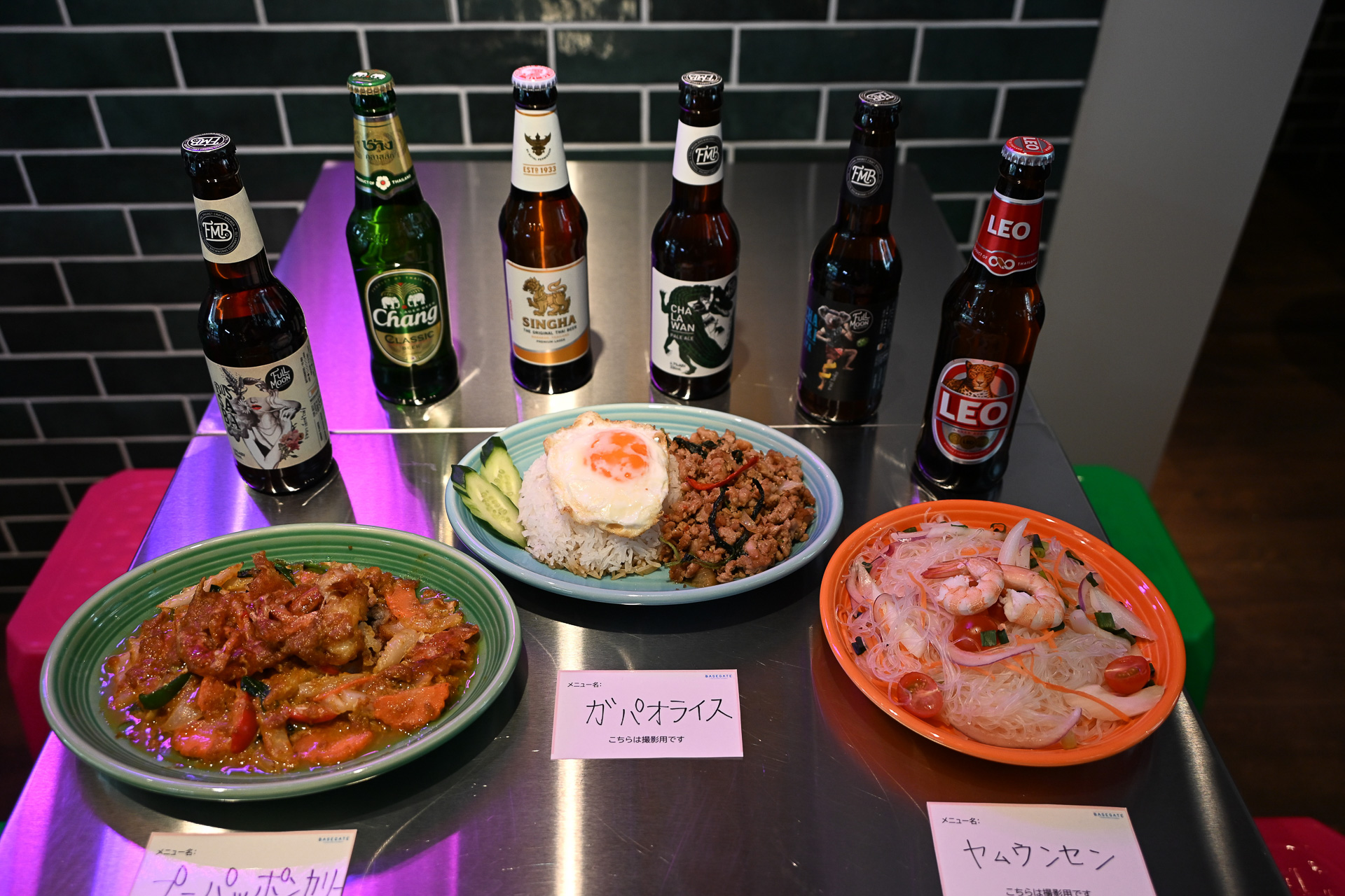 タイの屋台街を彷彿させる「BAY THAI」