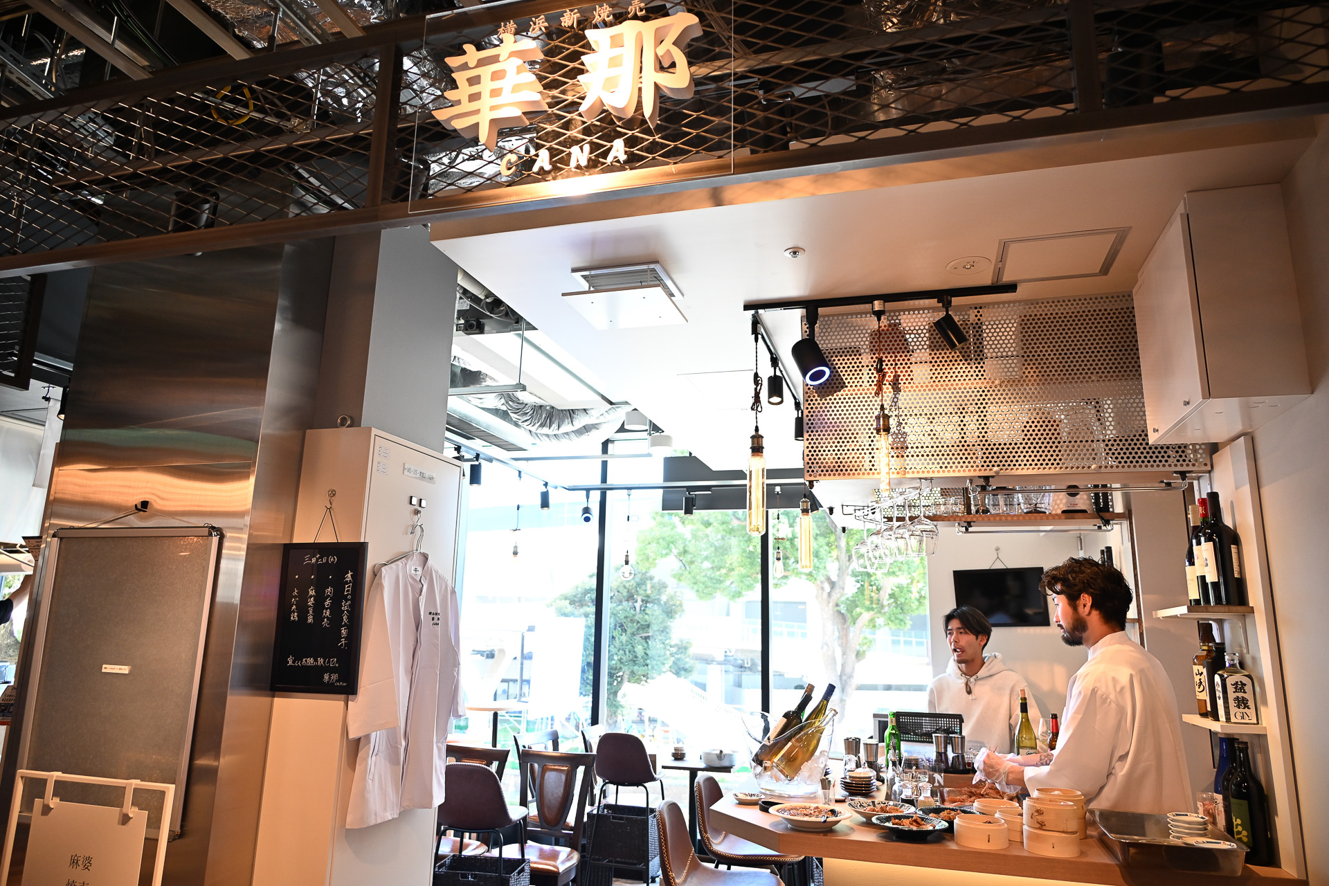 「横浜新焼売 華那」では鎌倉野菜などを使ったシュウマイなどを販売