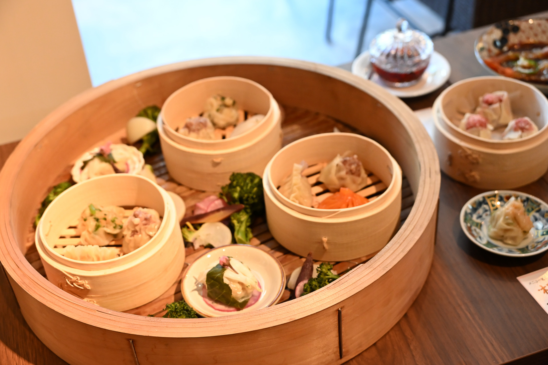 「横浜新焼売 華那」では鎌倉野菜などを使ったシュウマイなどを販売