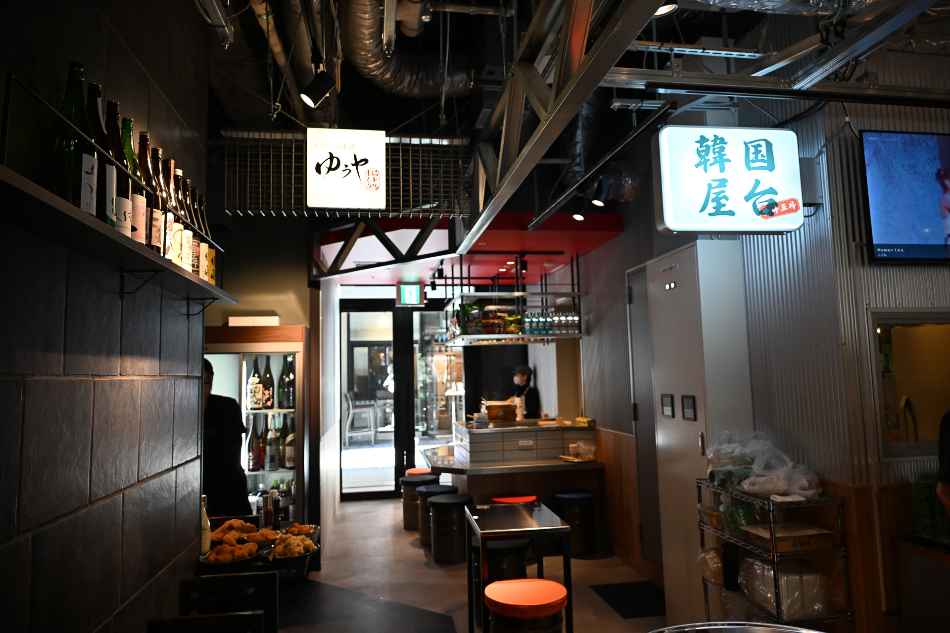 お勧めメニューを食べ歩き、はしご酒もできる