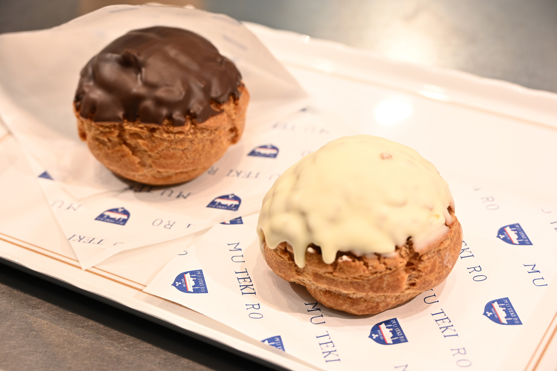 ぎっしりクリームのシューが自慢の「横濱元町霧笛楼」