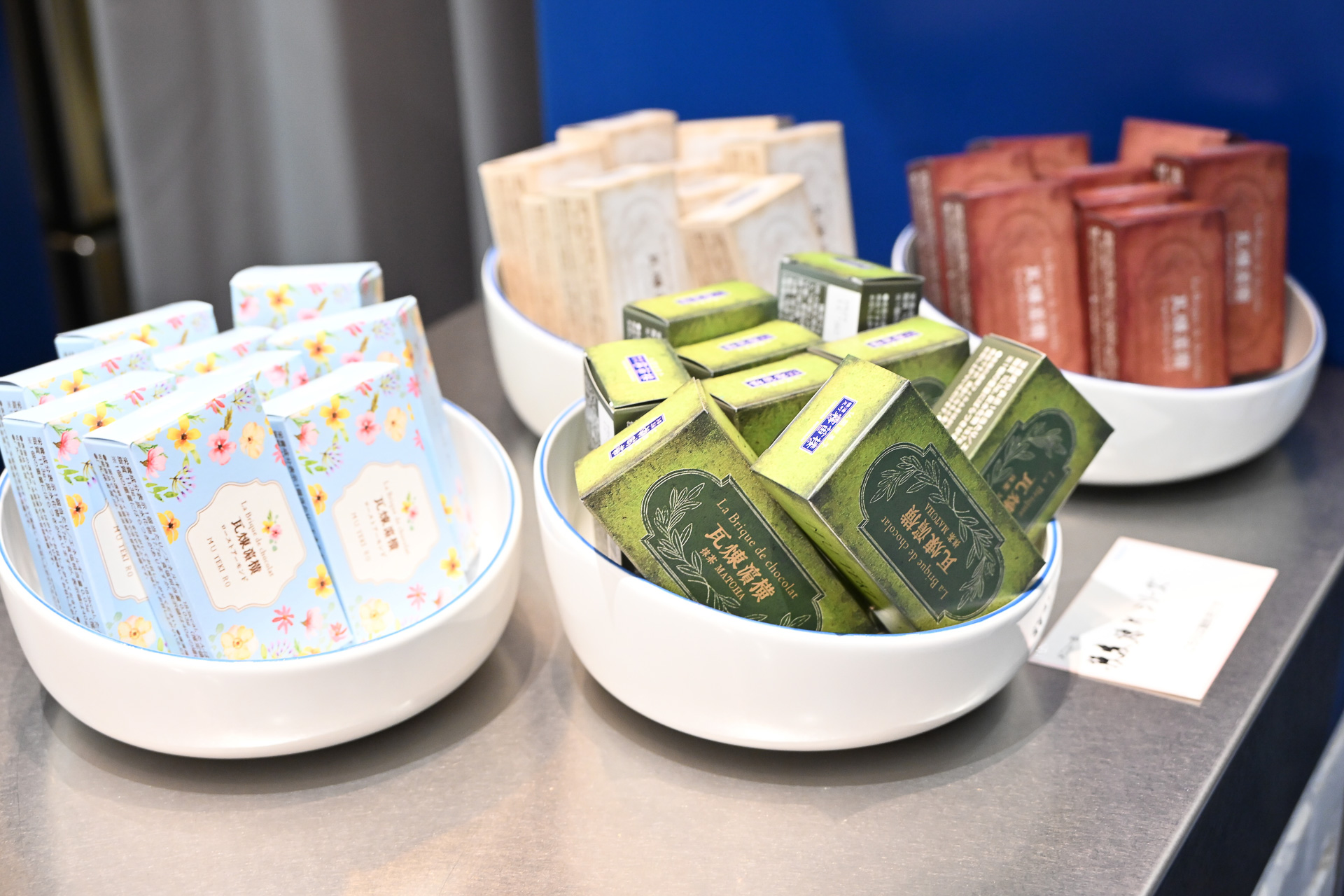 銘菓横浜煉瓦も各種フレーバーを販売