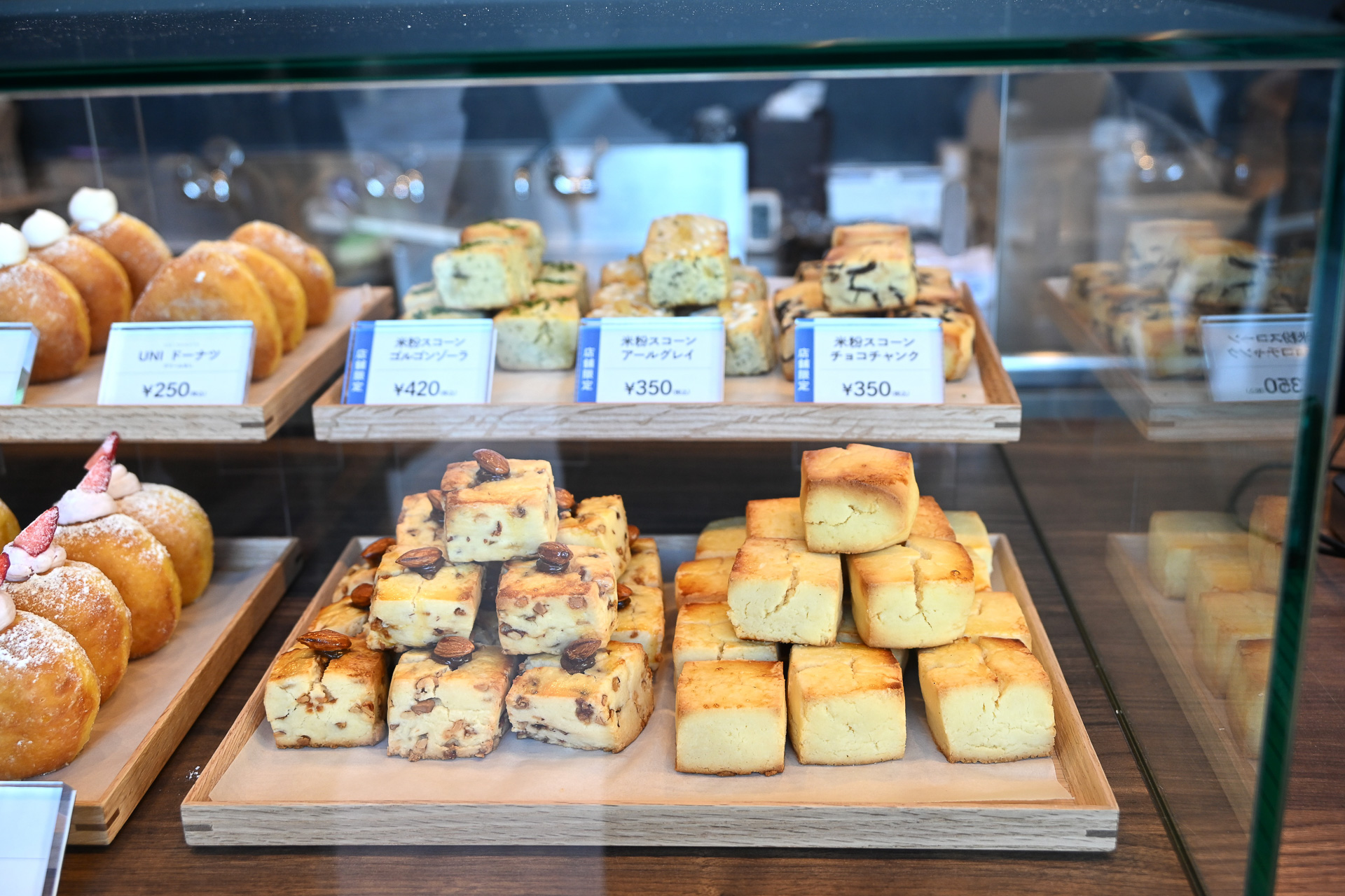 店舗限定の米粉スコーンはマスト！