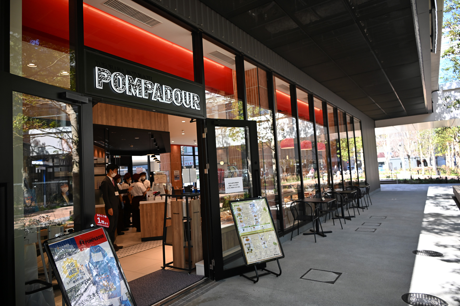 カフェ併設の「ポンパドウル」