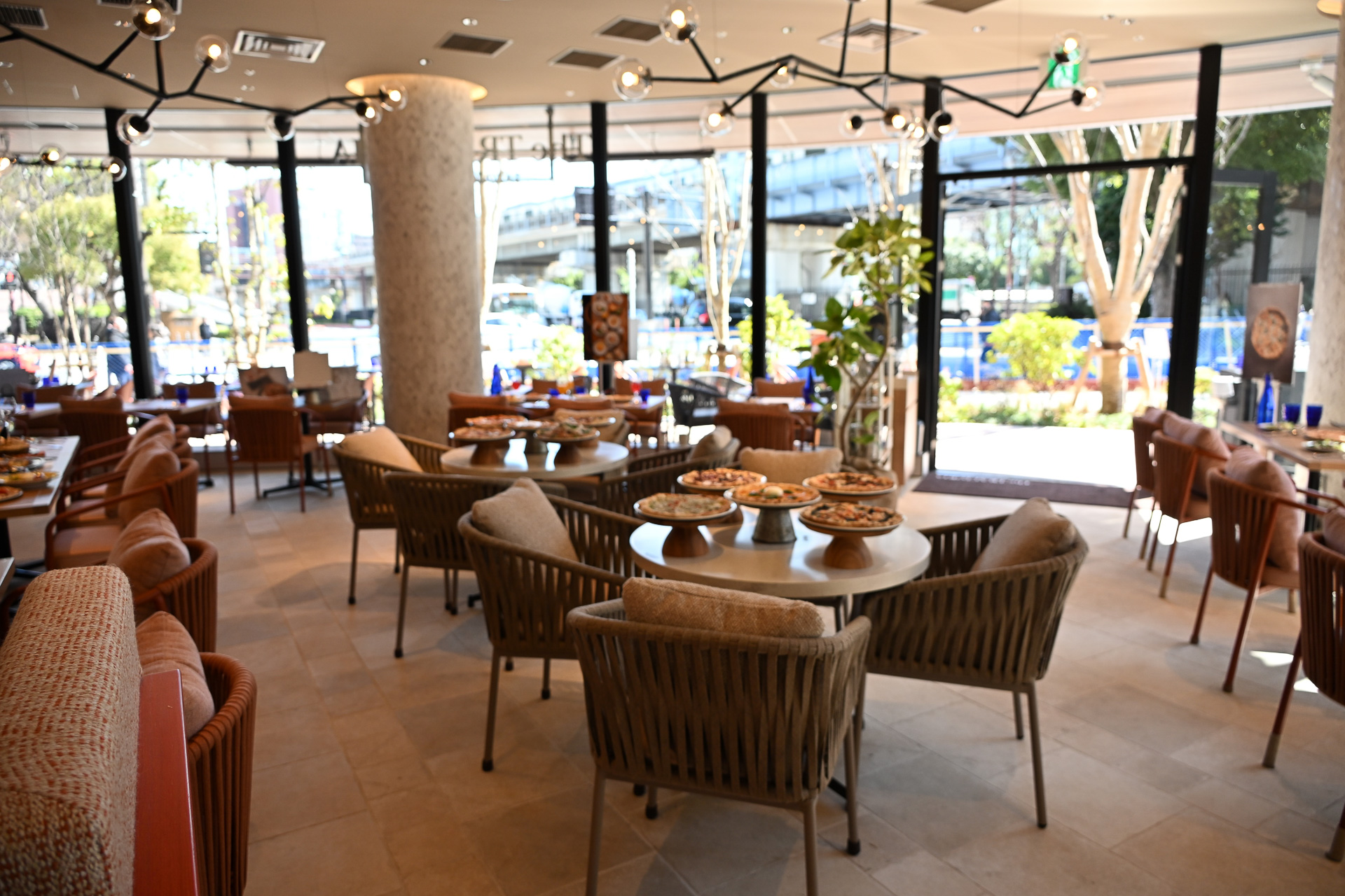 テラス席がこれからの季節お勧めだ