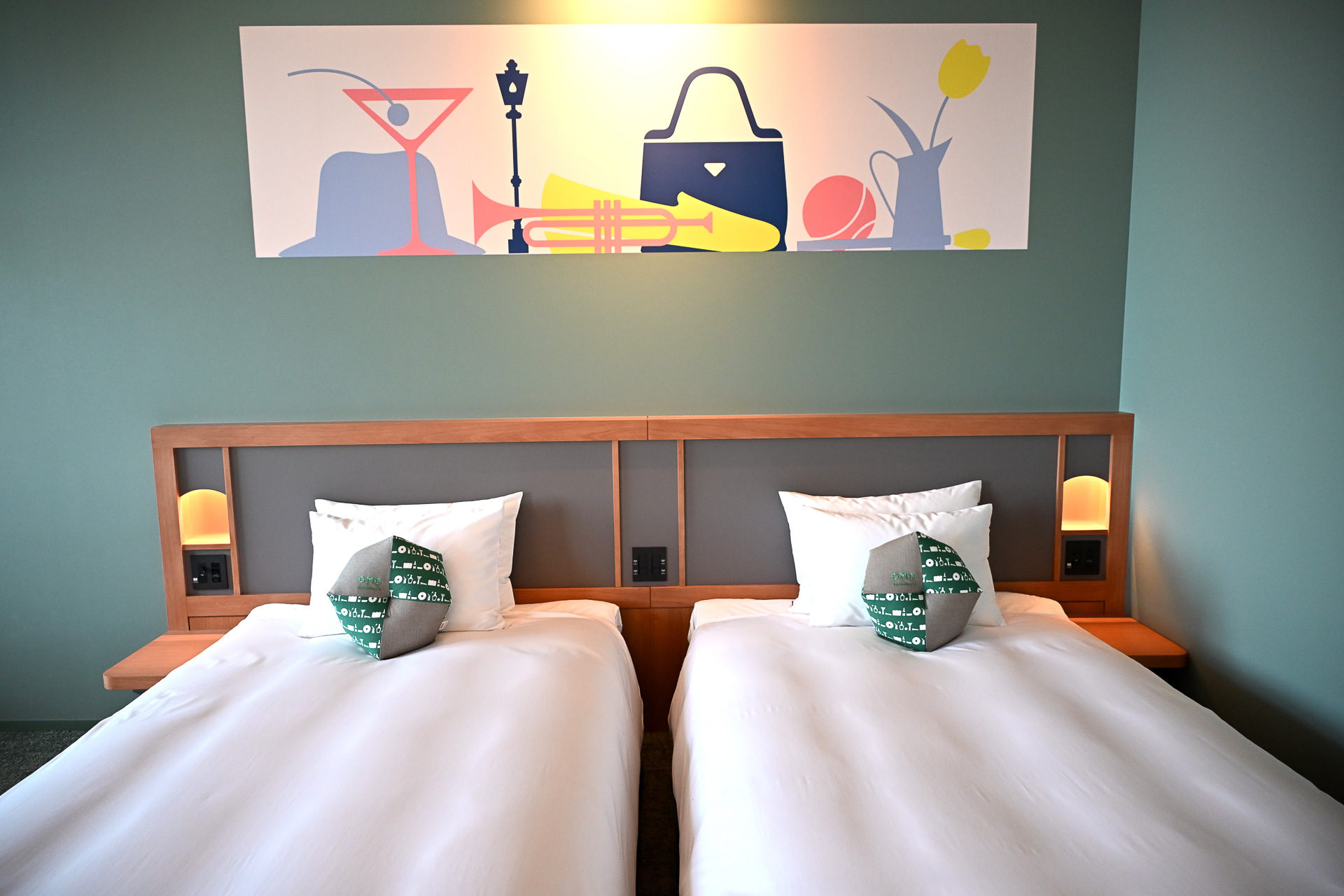 「やぐらスイート」は赤、青、緑の3色の部屋がそれぞれある