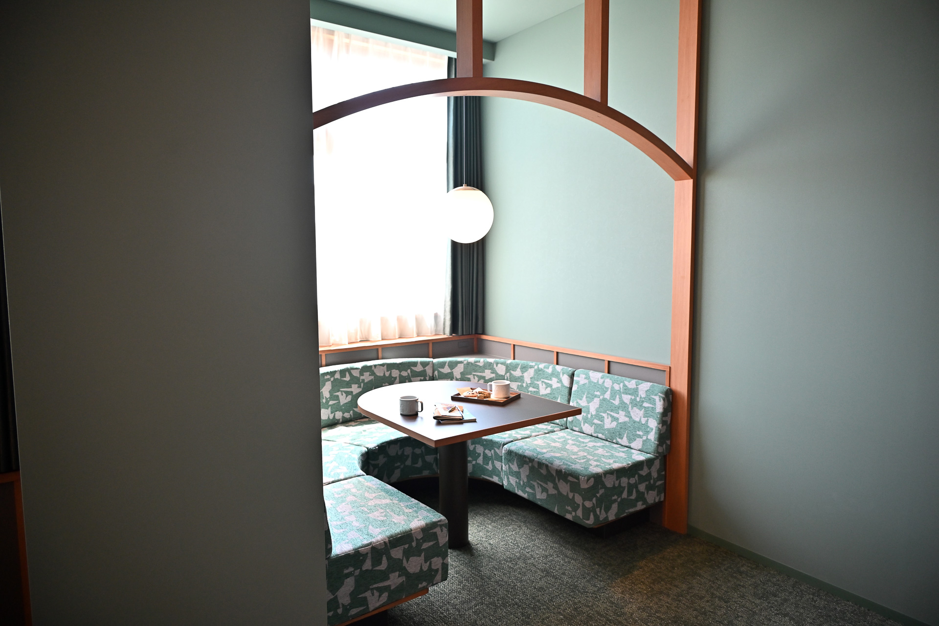 「やぐらスイート」は赤、青、緑の3色の部屋がそれぞれある