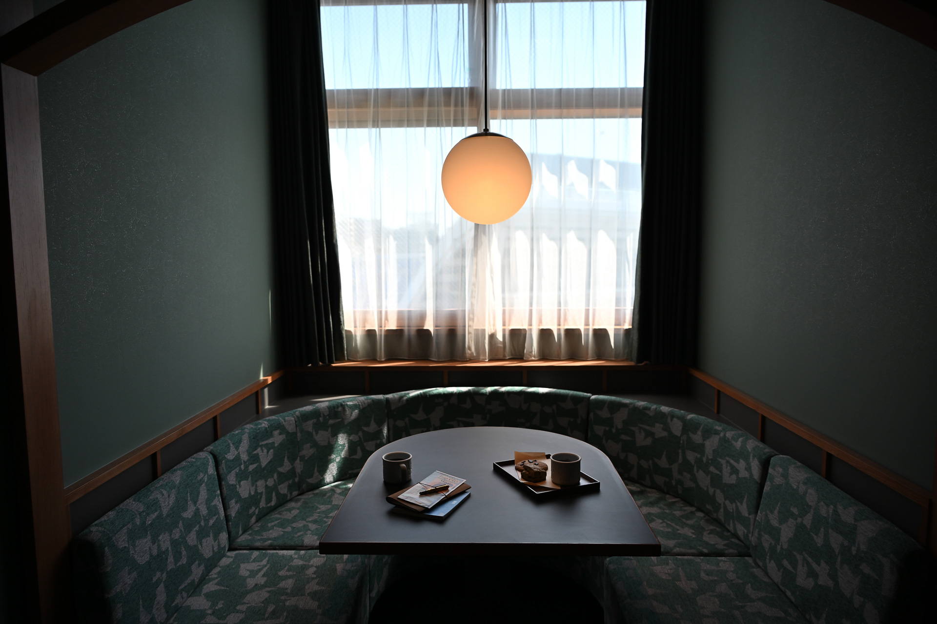 「やぐらスイート」は赤、青、緑の3色の部屋がそれぞれある