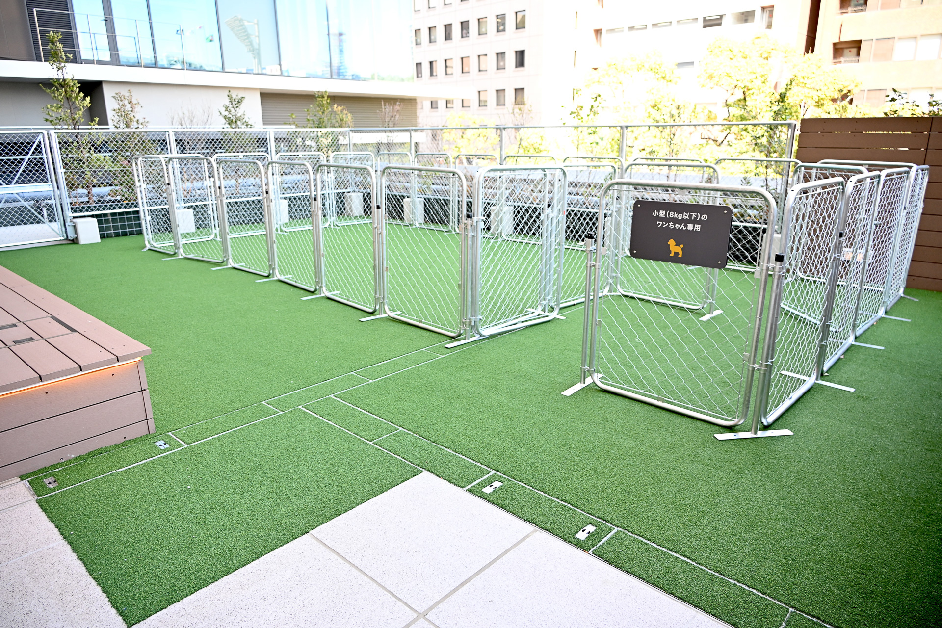 利用者は自由にドッグランが愛犬とともに利用できる