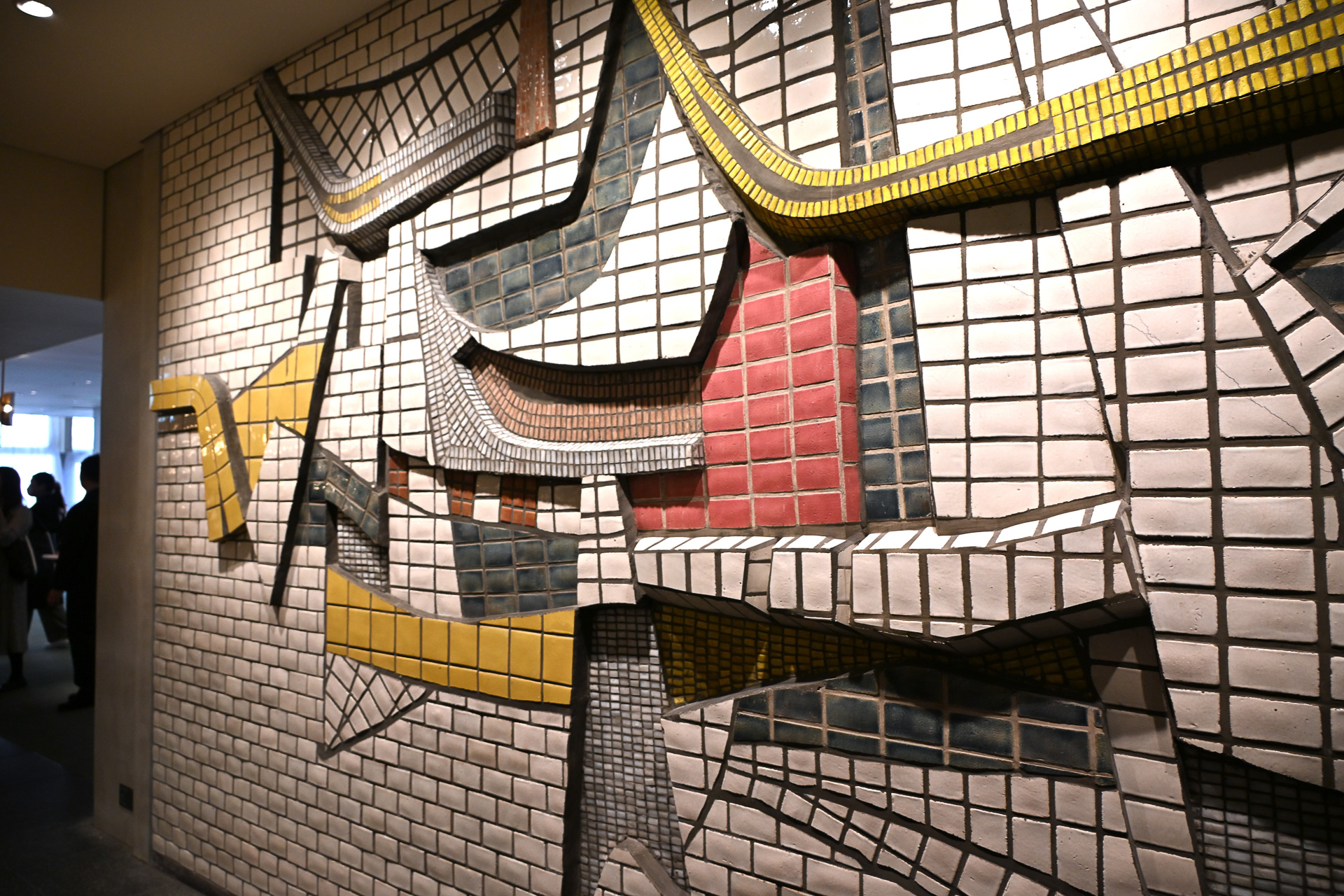 市庁舎にあったオブジェなども活用している