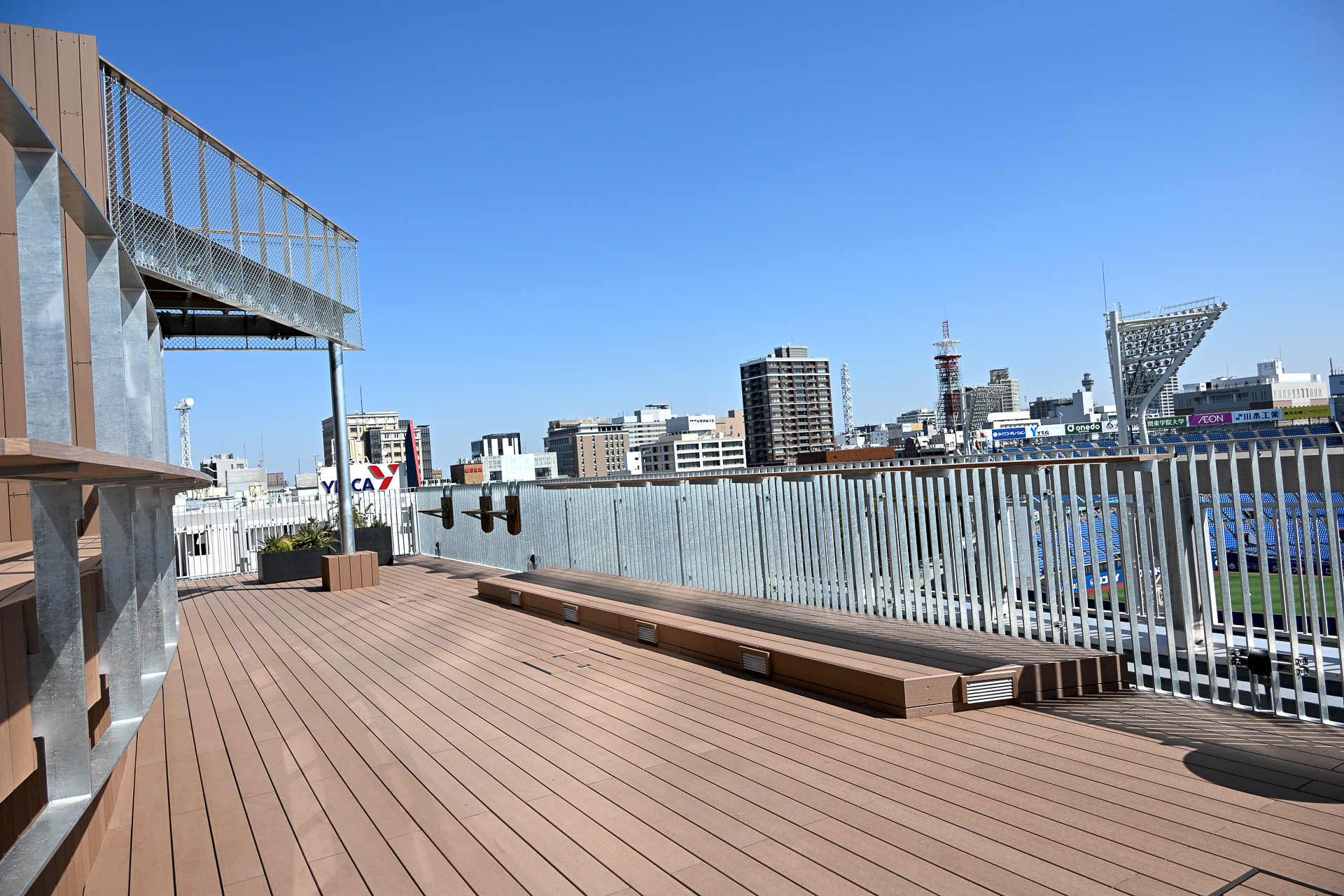 屋上のテラス「HAMAKAZEテラス」