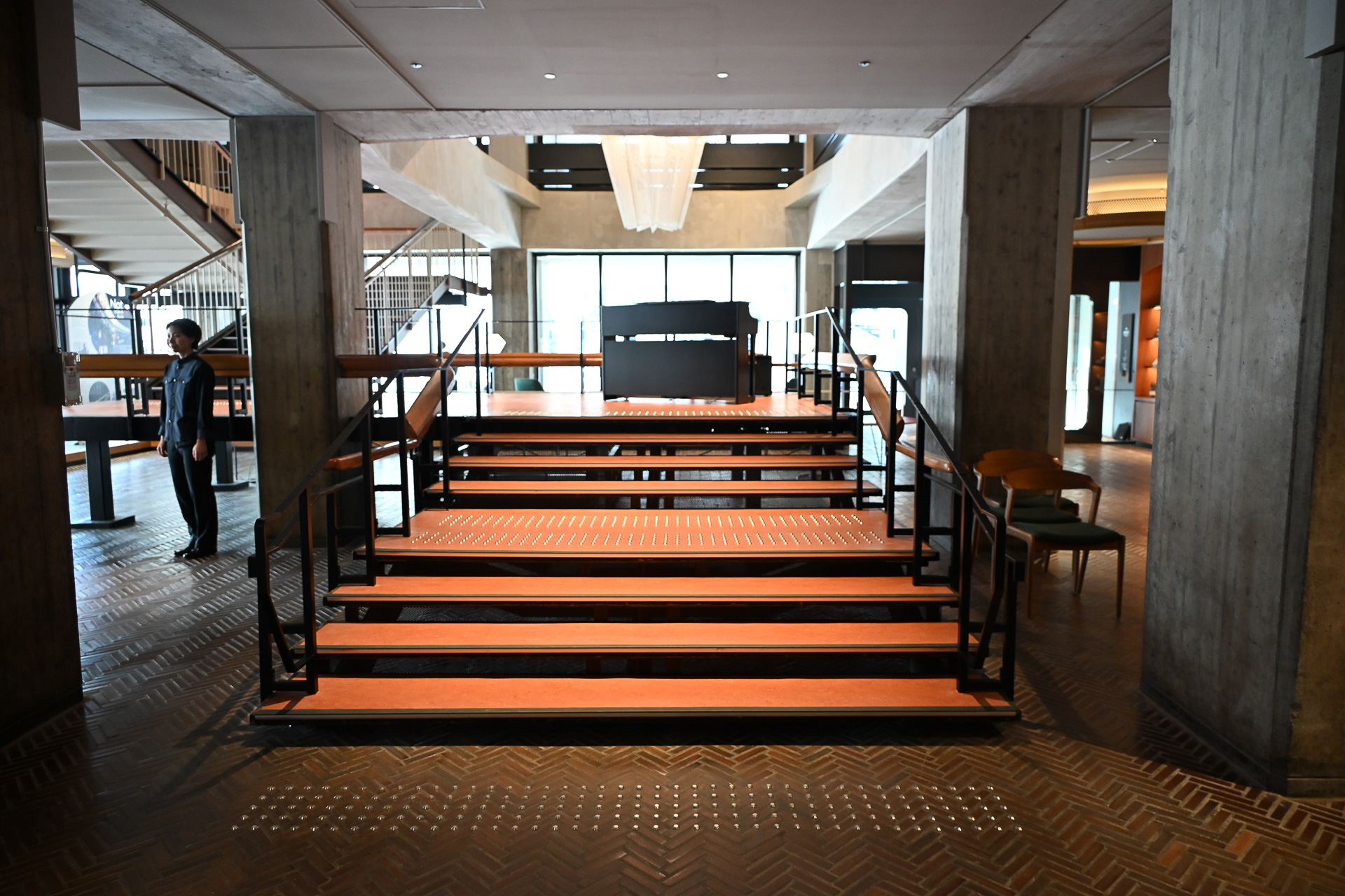 ホテル全体に空間を贅沢に使った、特別な雰囲気が漂う