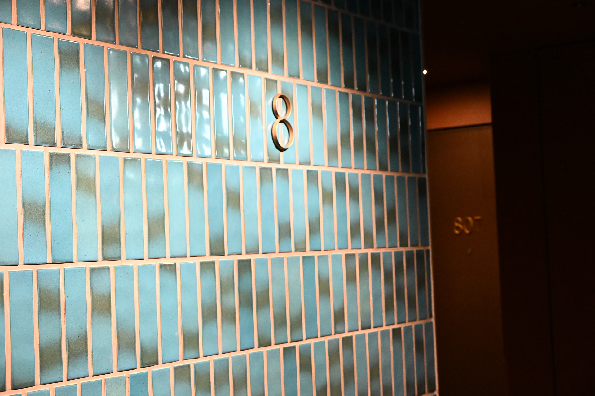 ホテル全体に空間を贅沢に使った、特別な雰囲気が漂う