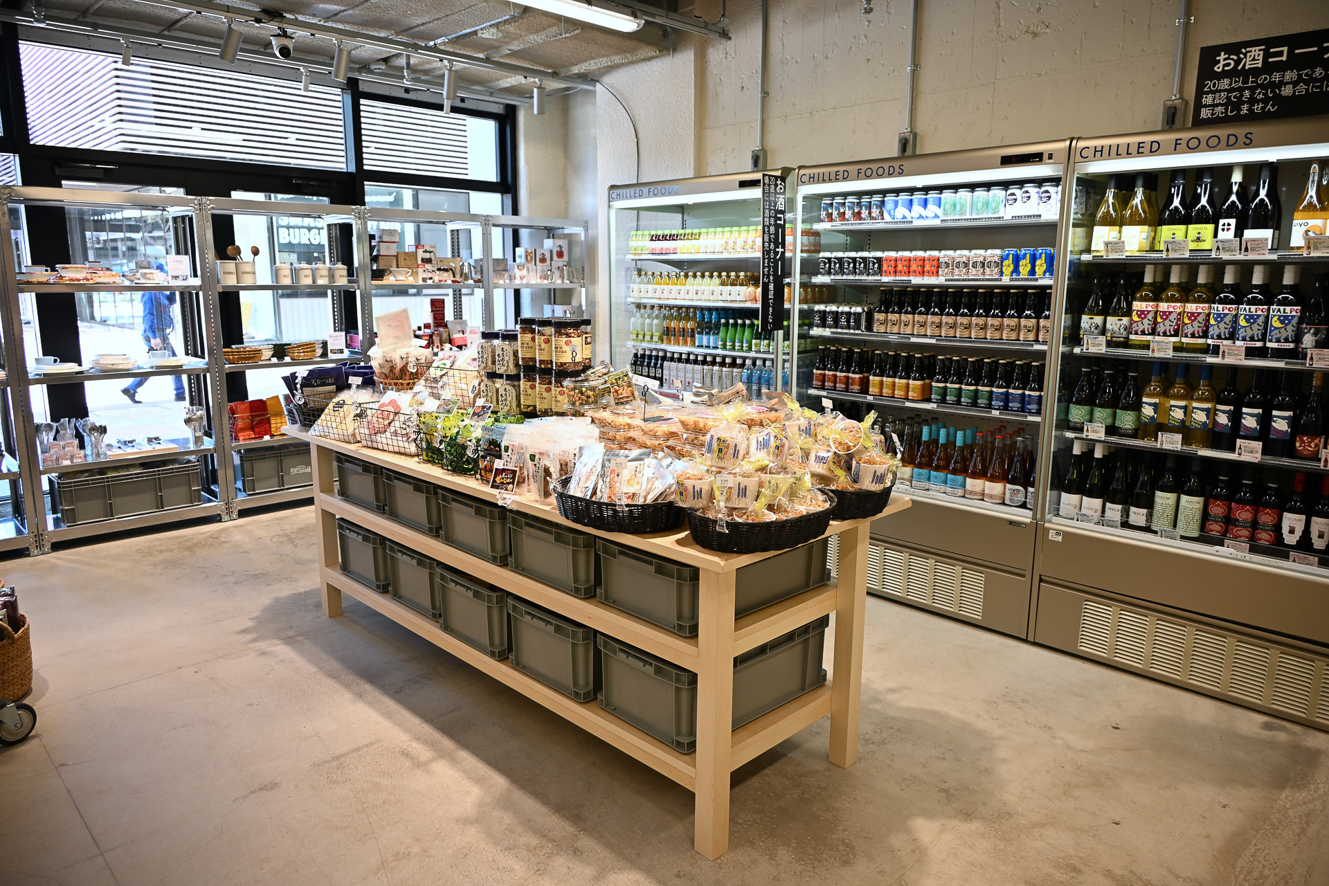 スナックやアルコールなども販売。ホテル滞在のお供に