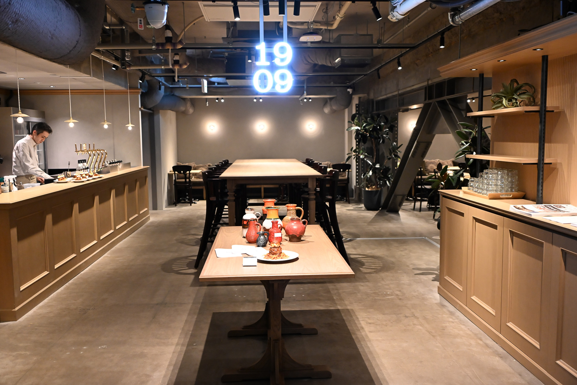 「1909」はお酒と洋食が楽しめるオールダイニング