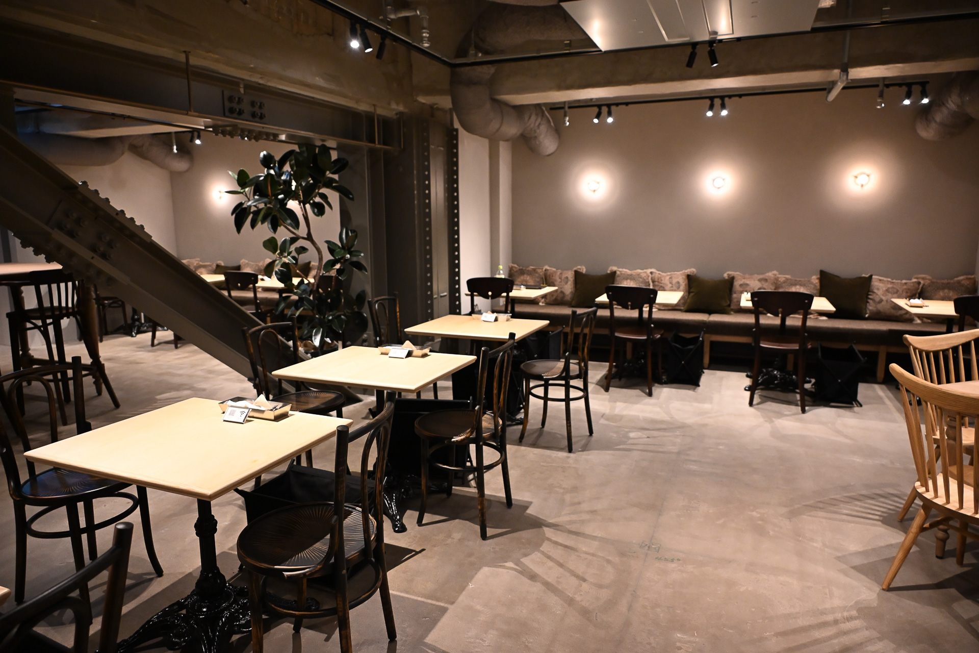 「1909」はお酒と洋食が楽しめるオールダイニング