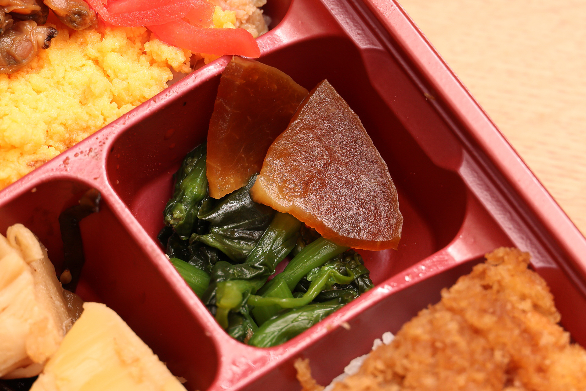 今年から付け合わせに菜の花が加わり千葉らしさがアップ