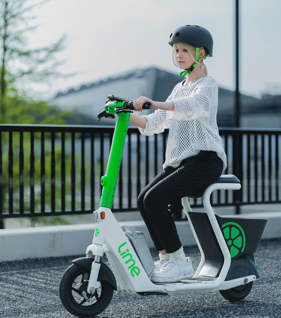 座って乗れるLimeラクモ