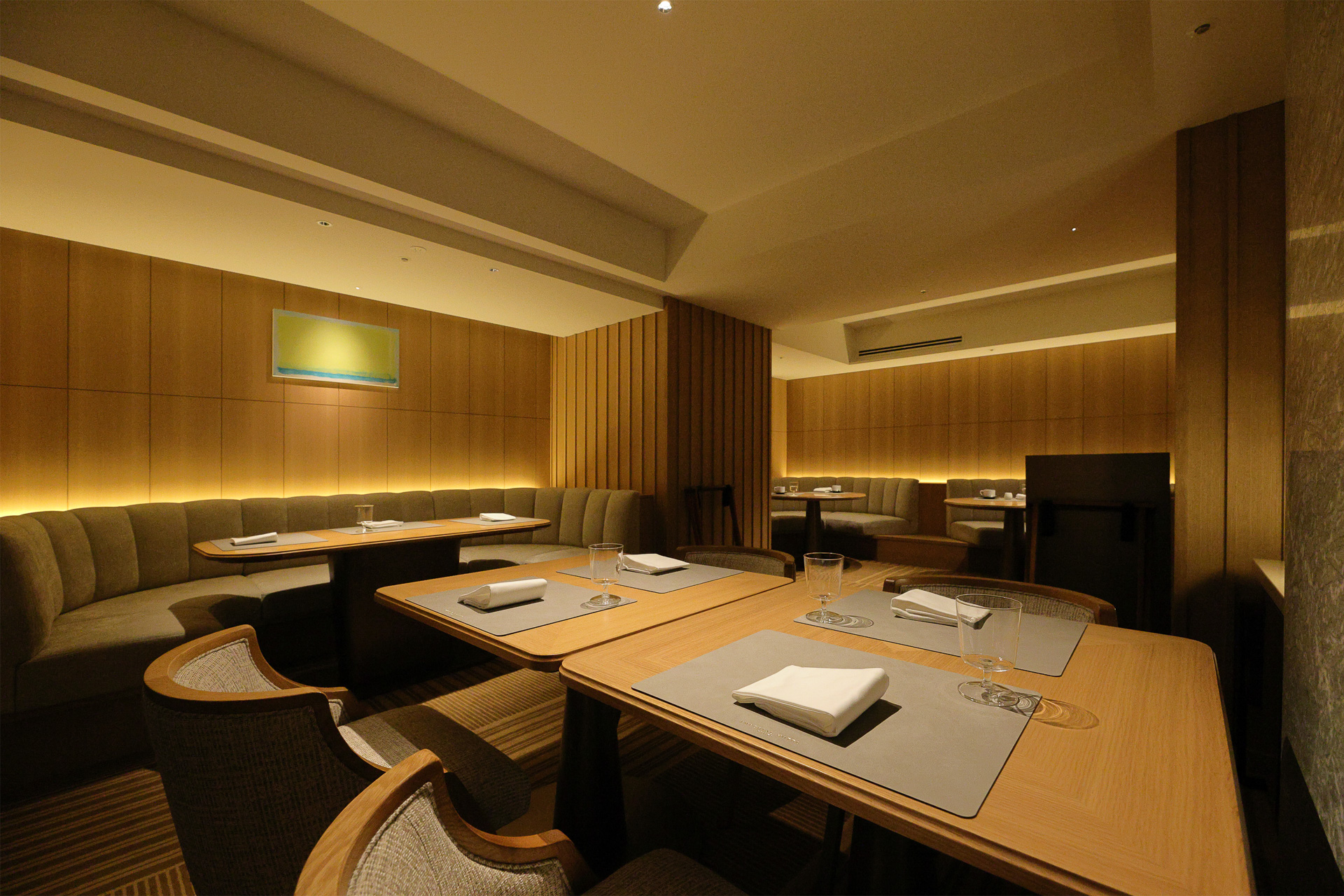 柱がある空間のため開放感はないが、その分まわりが気になりにくくゆったりと食事が楽しめそう