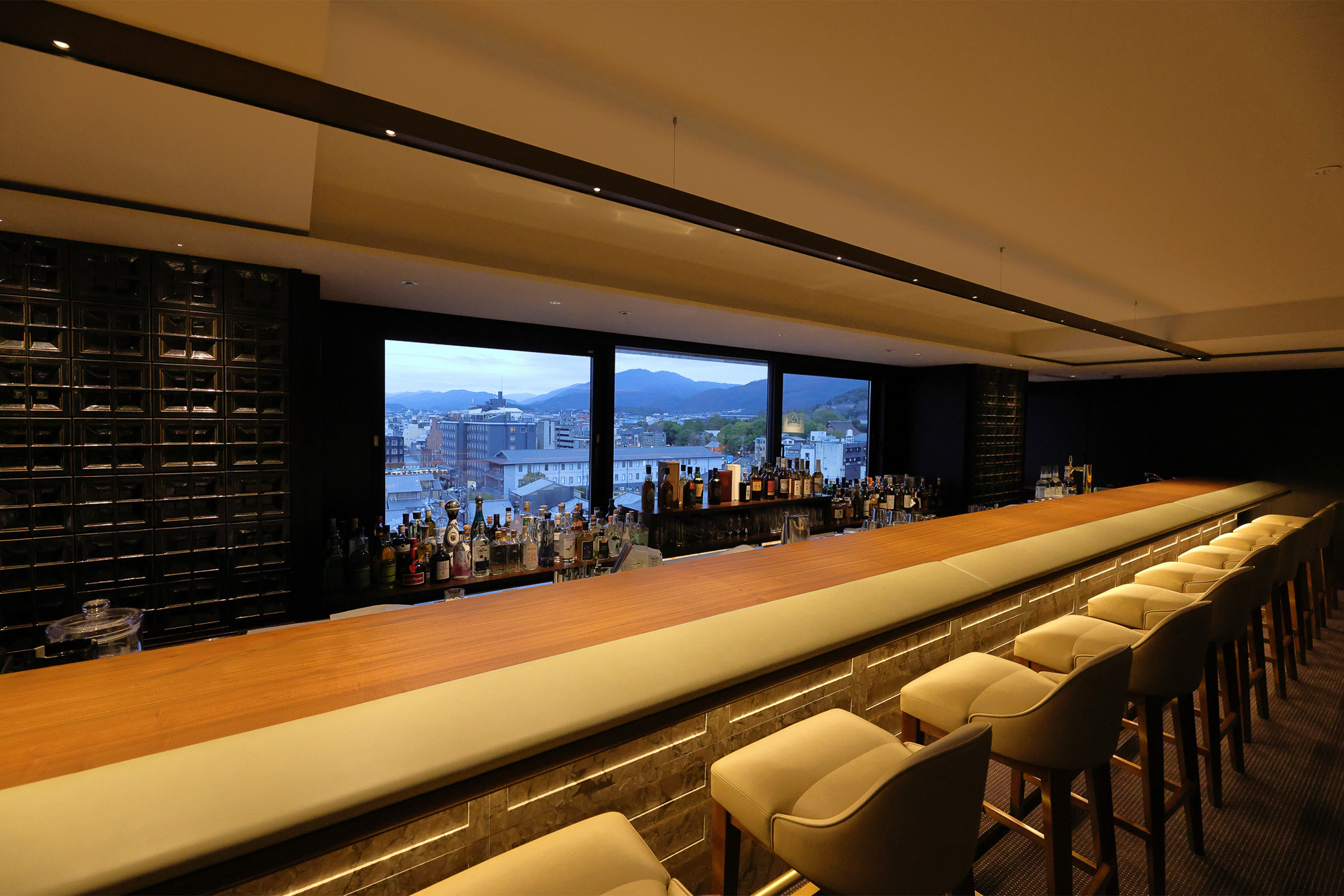 本棟7階「オールドインペリアルバー」