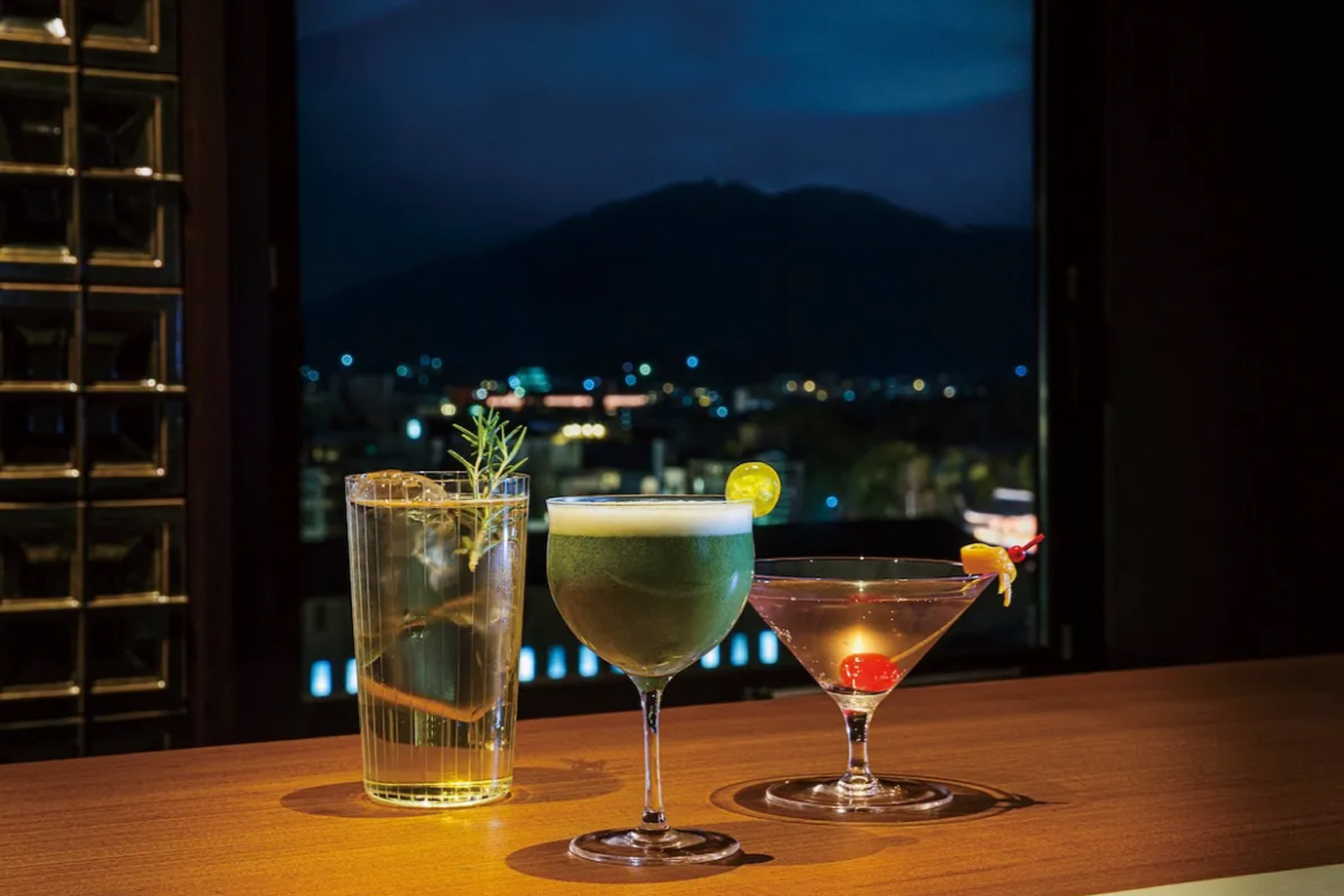 「マウント 比叡」（写真中央）は帝国ホテル 京都限定のオリジナルカクテル（提供：帝国ホテル）